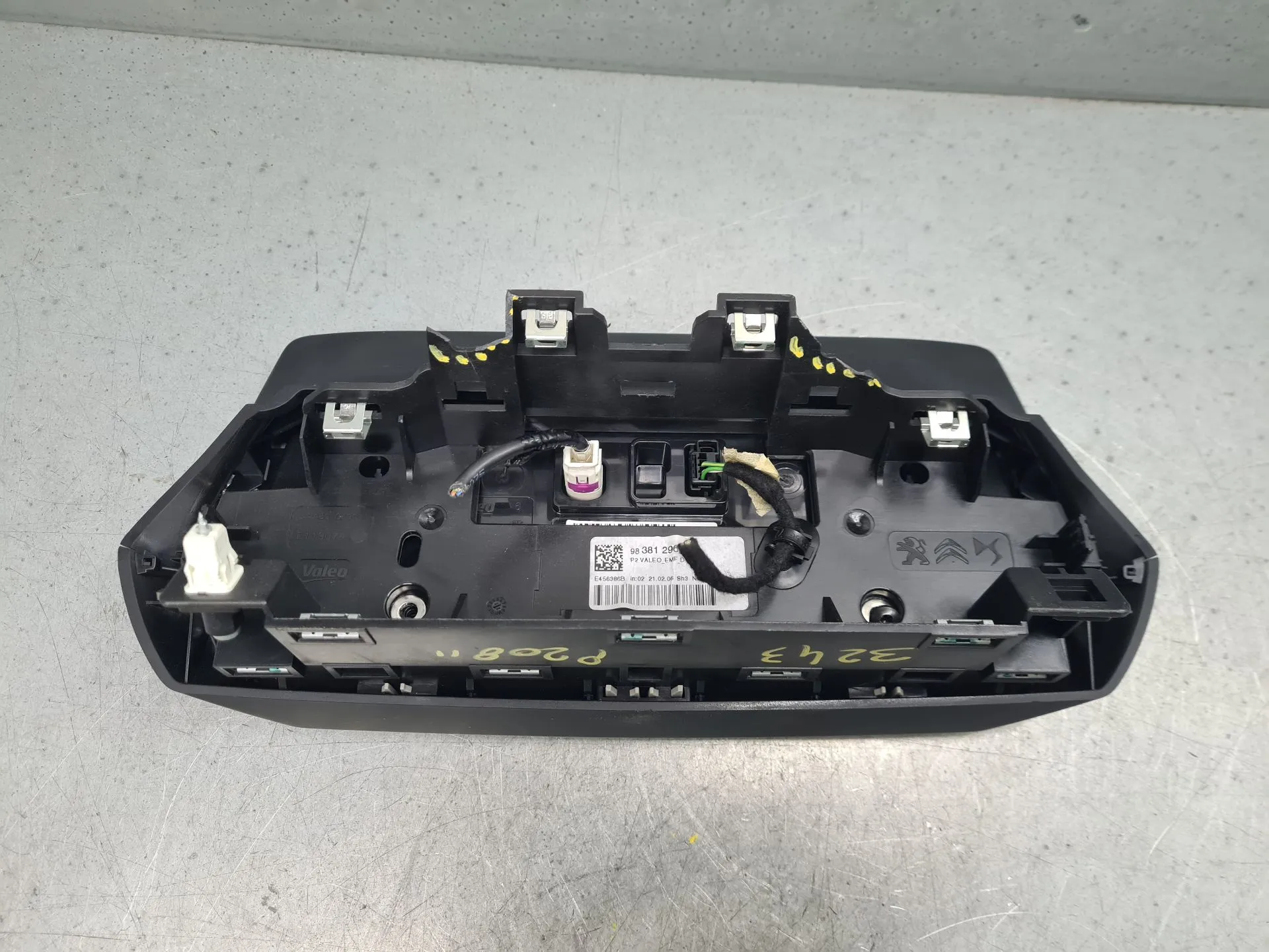 Display / schermo informazioni PEUGEOT 208 II Imagem-3