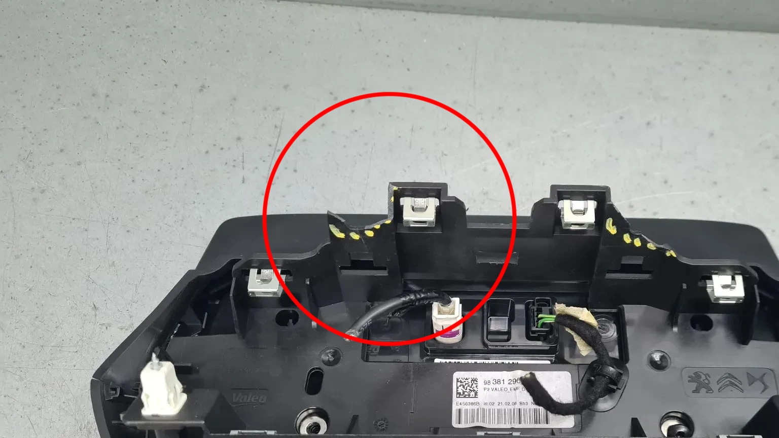 Kit Auto-rádio PEUGEOT 208 II Imagem-11