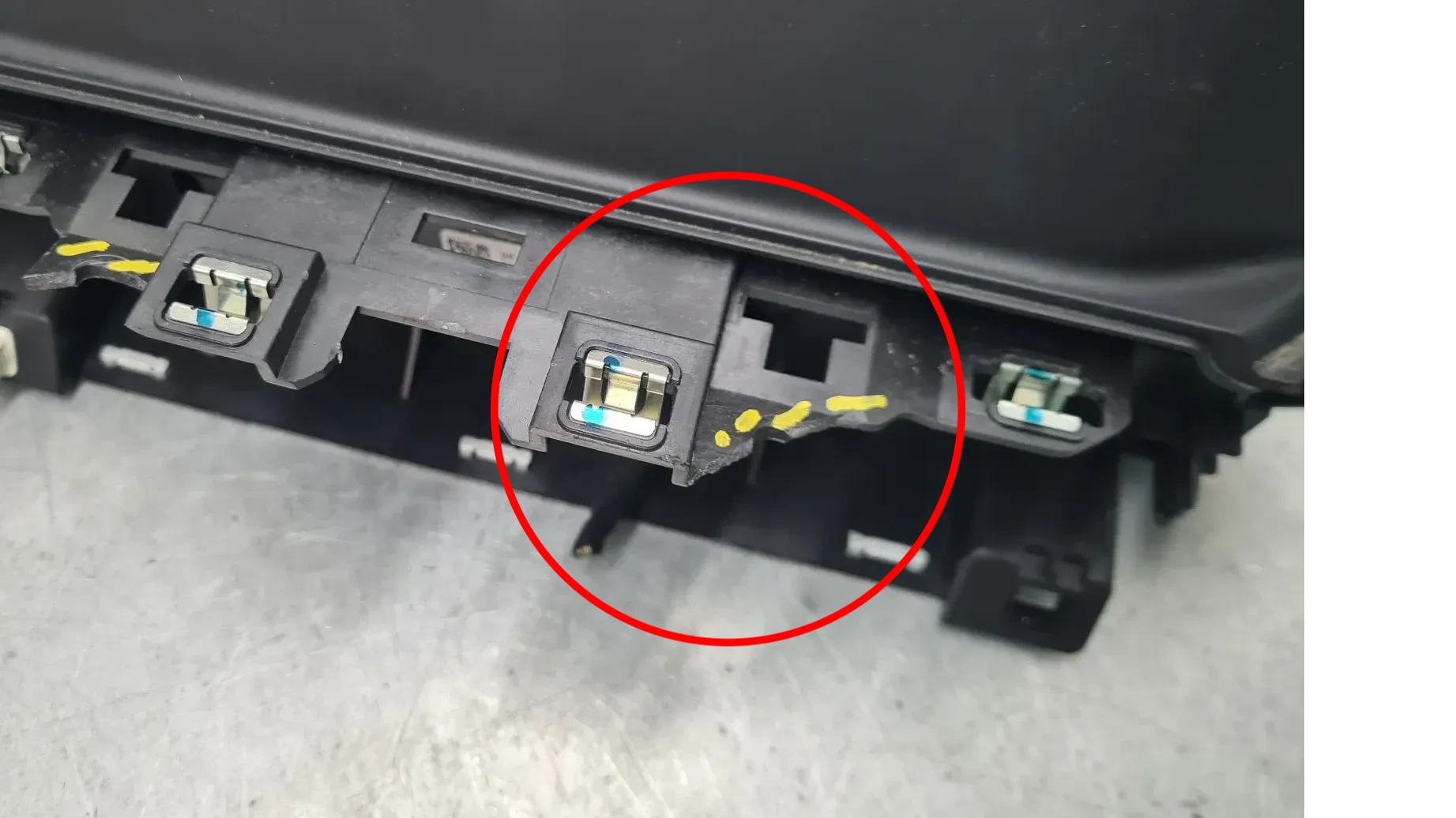 Kit Auto-rádio PEUGEOT 208 II Imagem-13