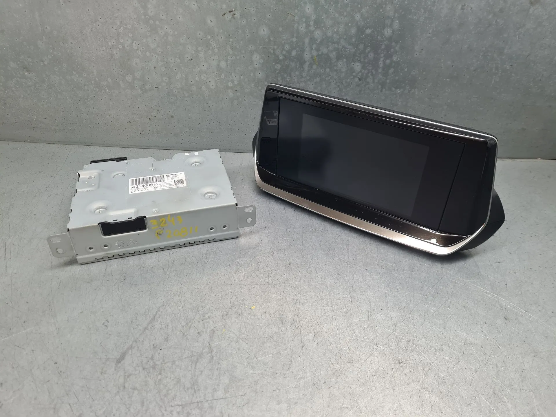 Kit Auto-rádio PEUGEOT 208 II Imagem-0