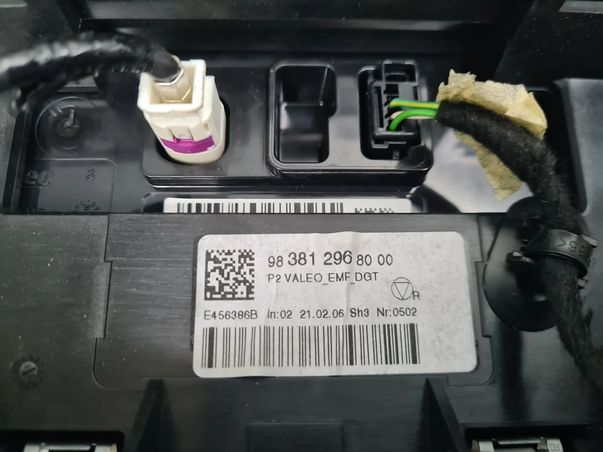 Kit Auto-rádio PEUGEOT 208 II Imagem-10