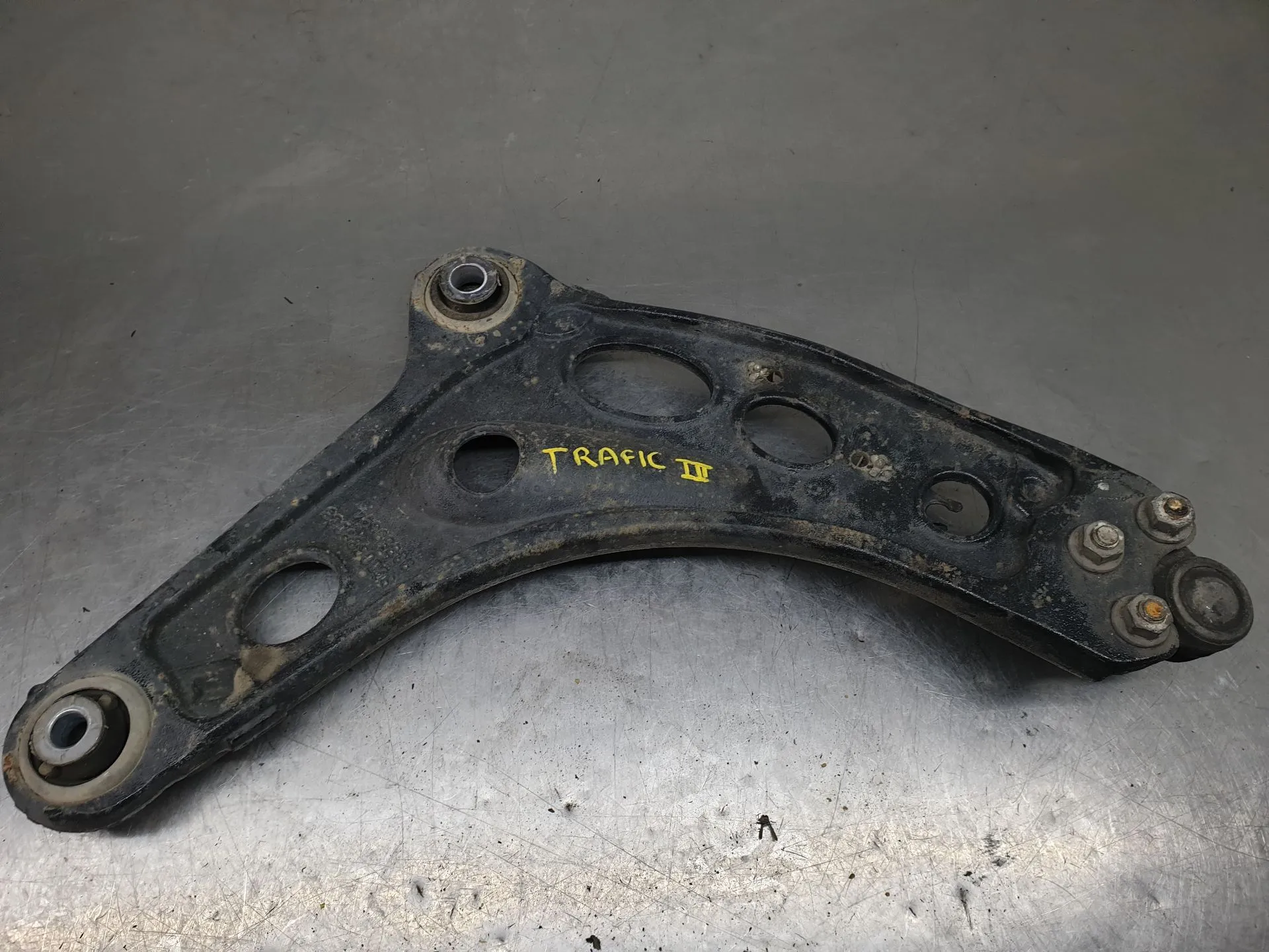 Bras de suspension Avant gauche RENAULT Trafic III (FG_)