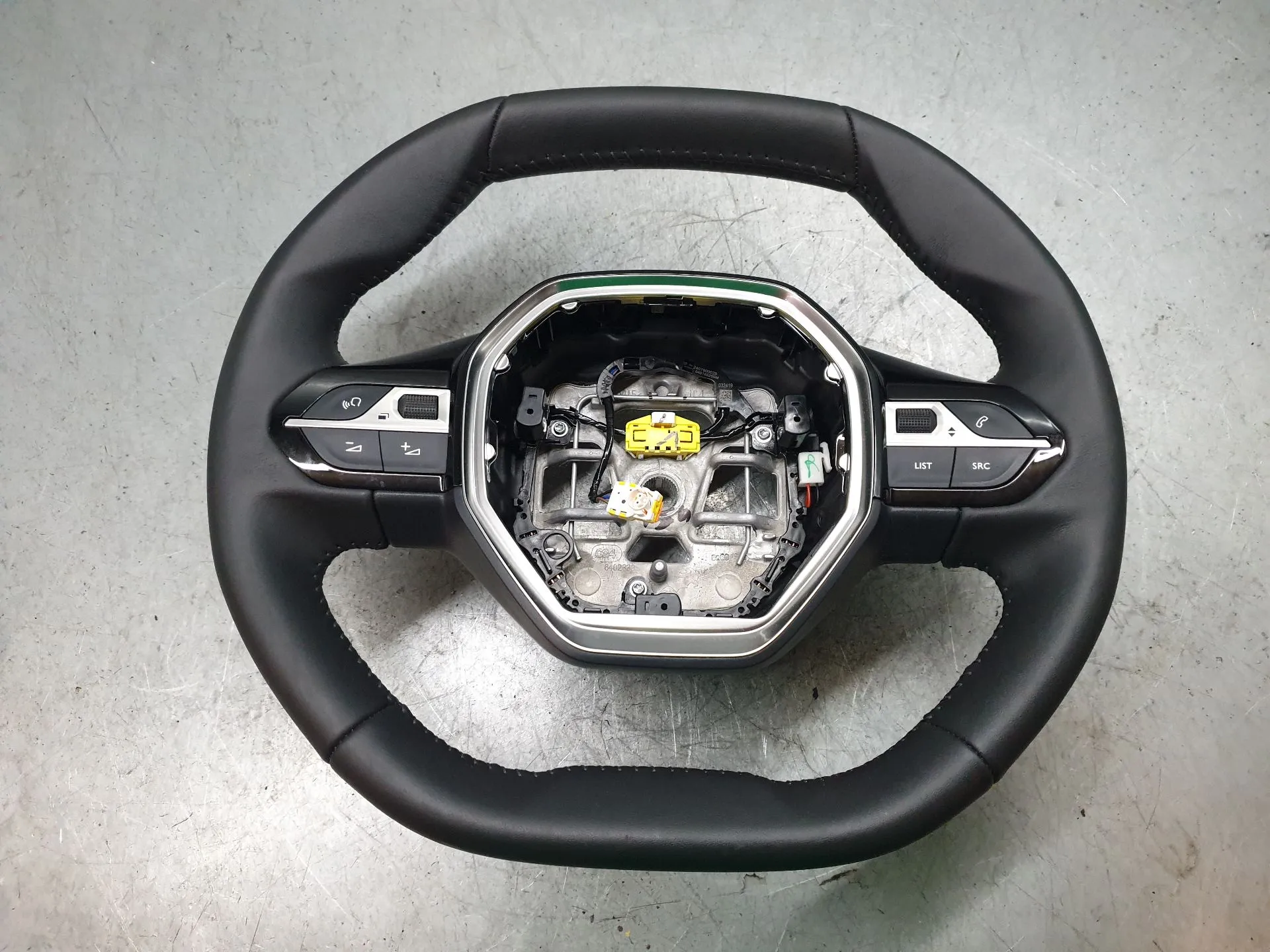 Volante PEUGEOT 208 II