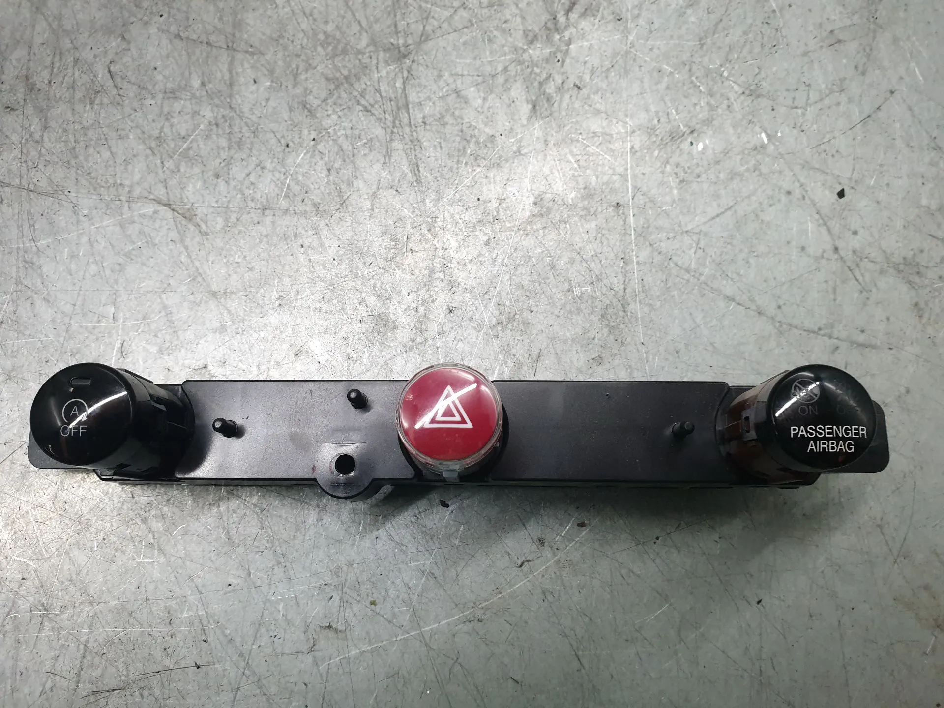 Pulsanti luci di emergenza FIAT 500X (334_)
