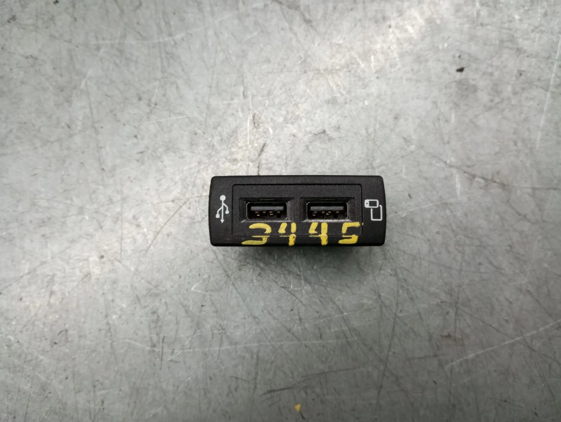 Porta Ingresso USB / AUX / iPod MERCEDES-BENZ Vito (W447)