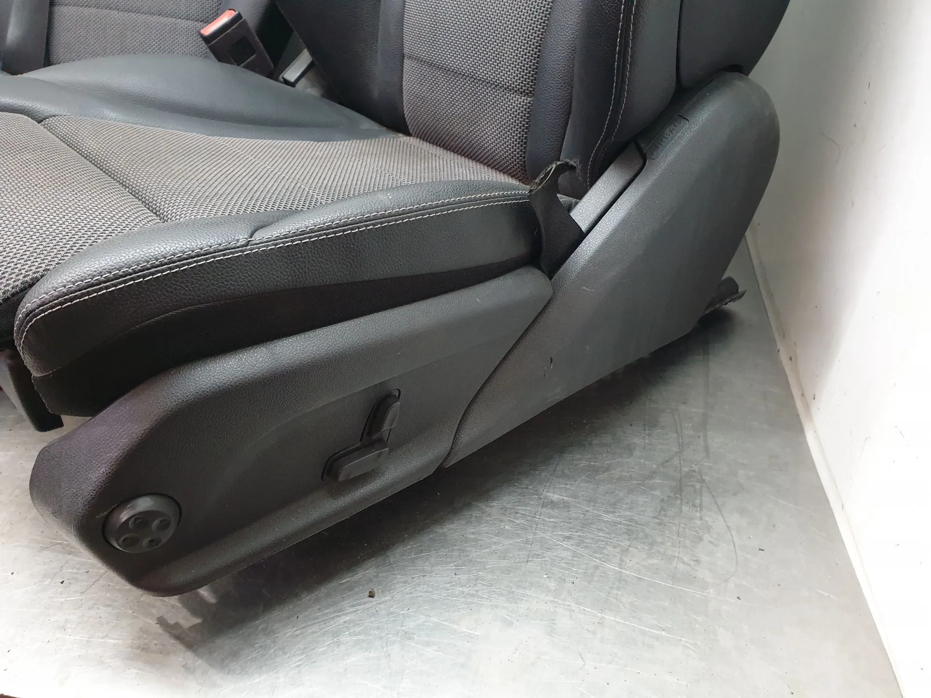 Banco frente esquerdo MERCEDES-BENZ Classe C (W205) Imagem-3