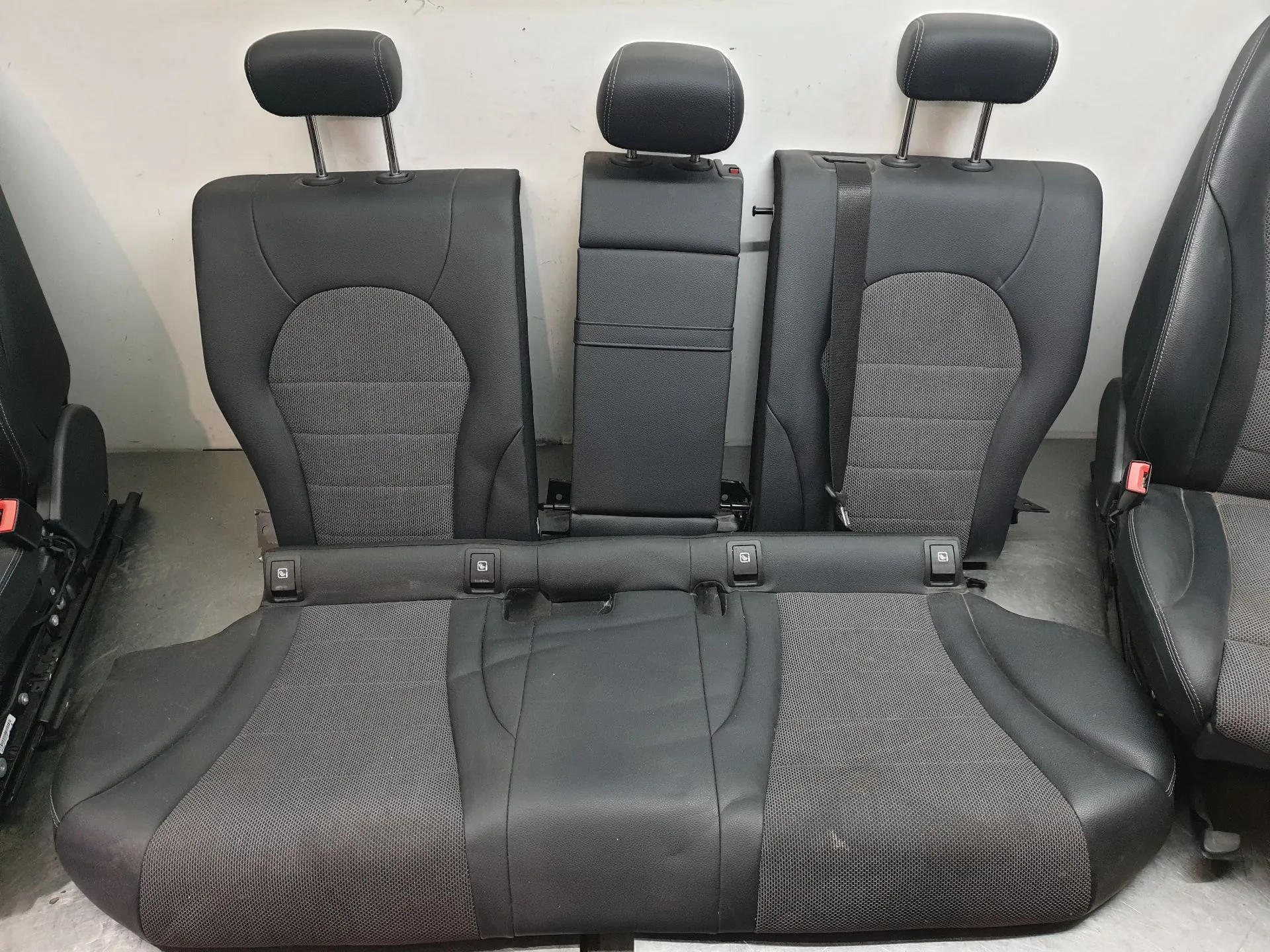Conjunto de Bancos MERCEDES-BENZ Classe C (W205) Imagem-2