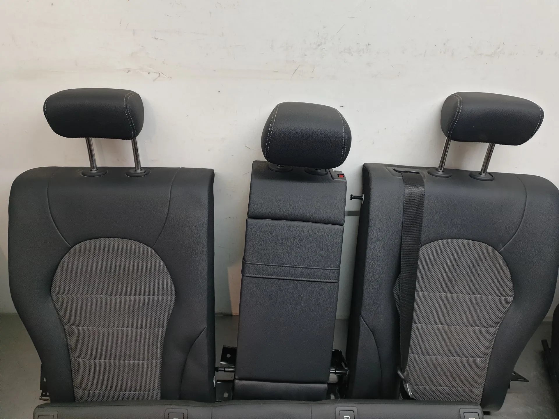 Banco trás MERCEDES-BENZ Classe C (W205) Imagem-1