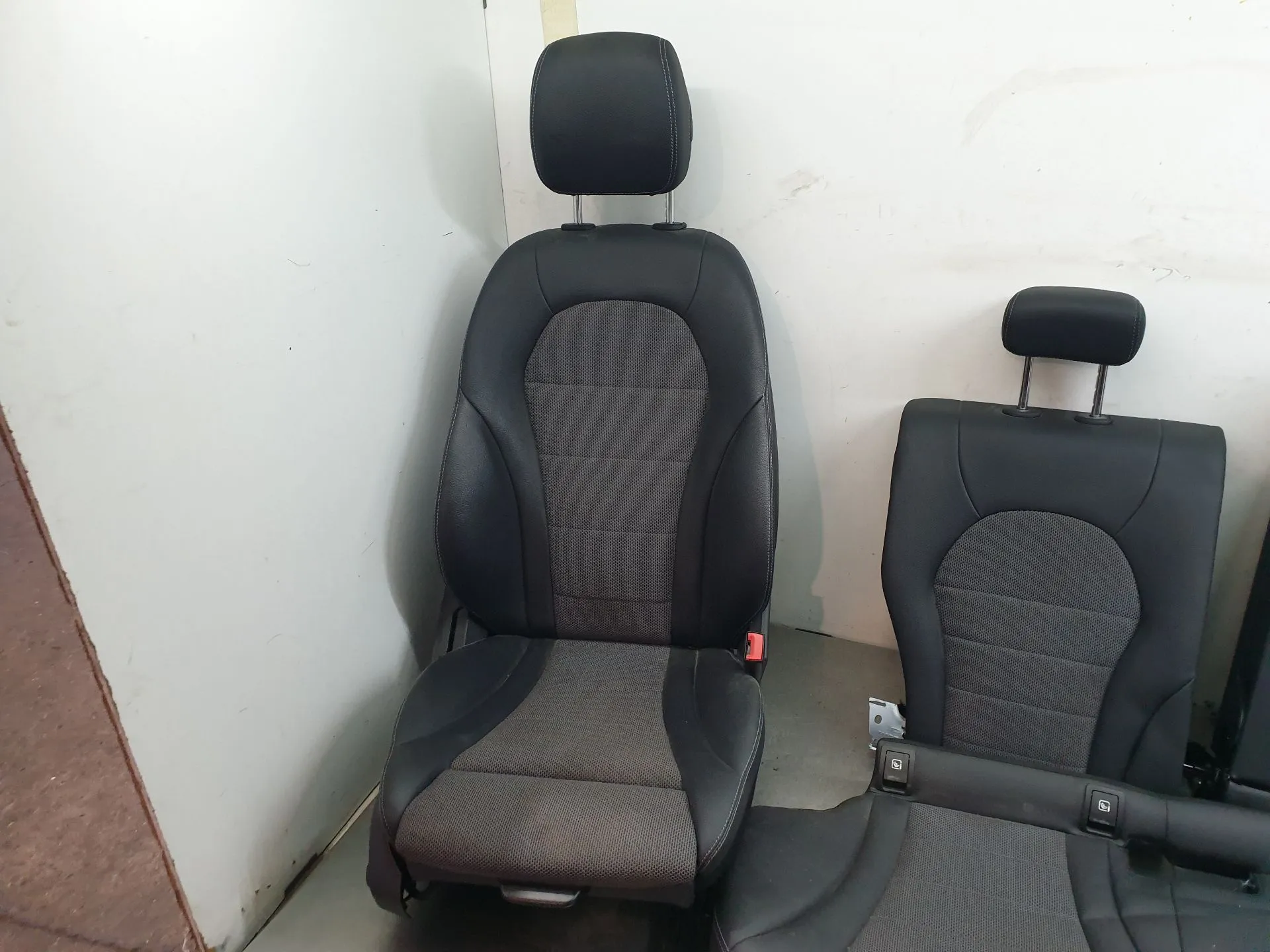 Conjunto de Bancos MERCEDES-BENZ Classe C (W205) Imagem-1