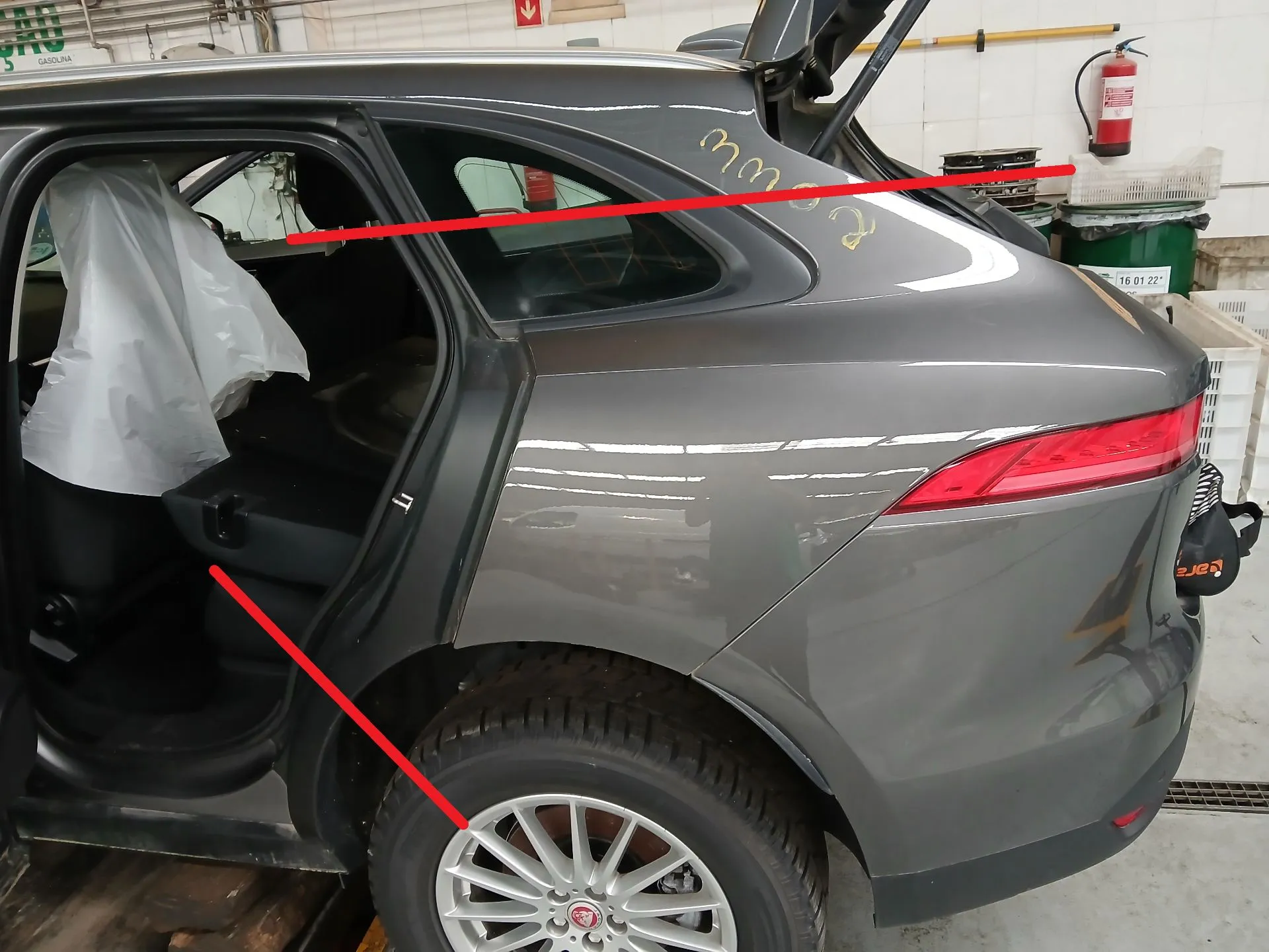 Painel trás esquerdo JAGUAR F-Pace (X761)