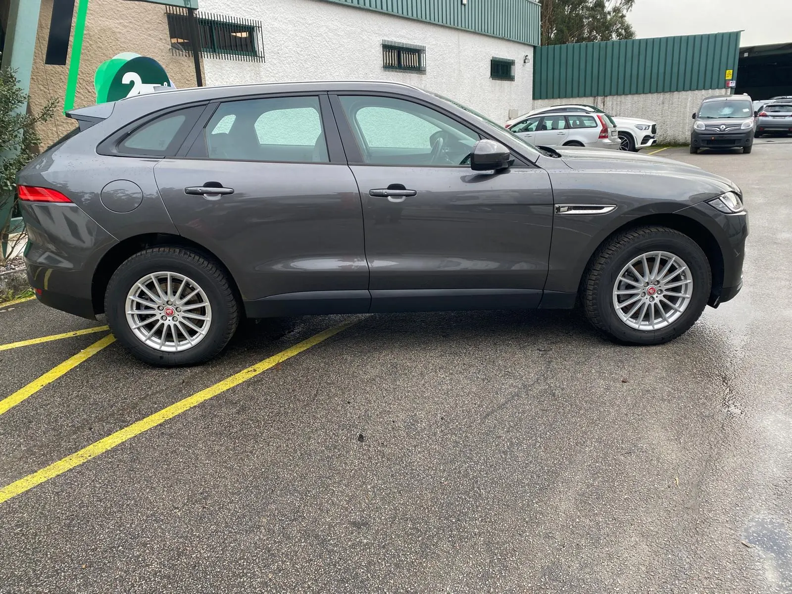 Frente Completa JAGUAR F-Pace (X761) Imagem-3