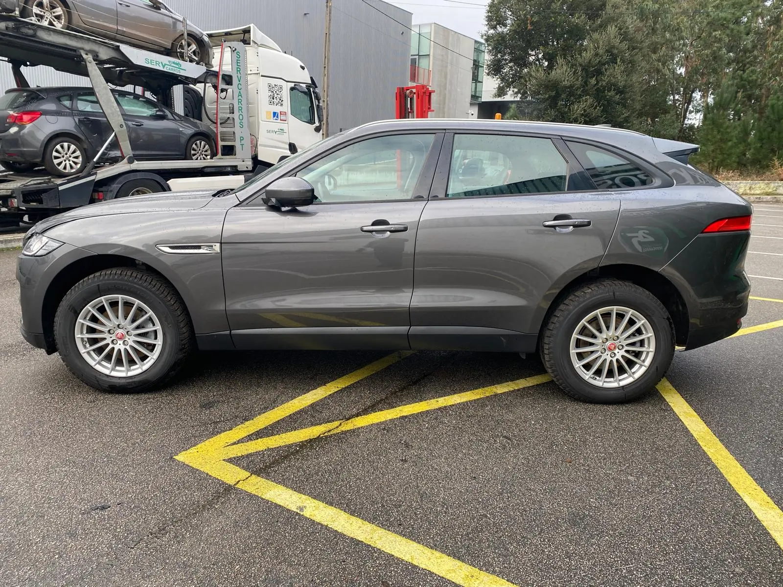 Frente Completa JAGUAR F-Pace (X761) Imagem-4