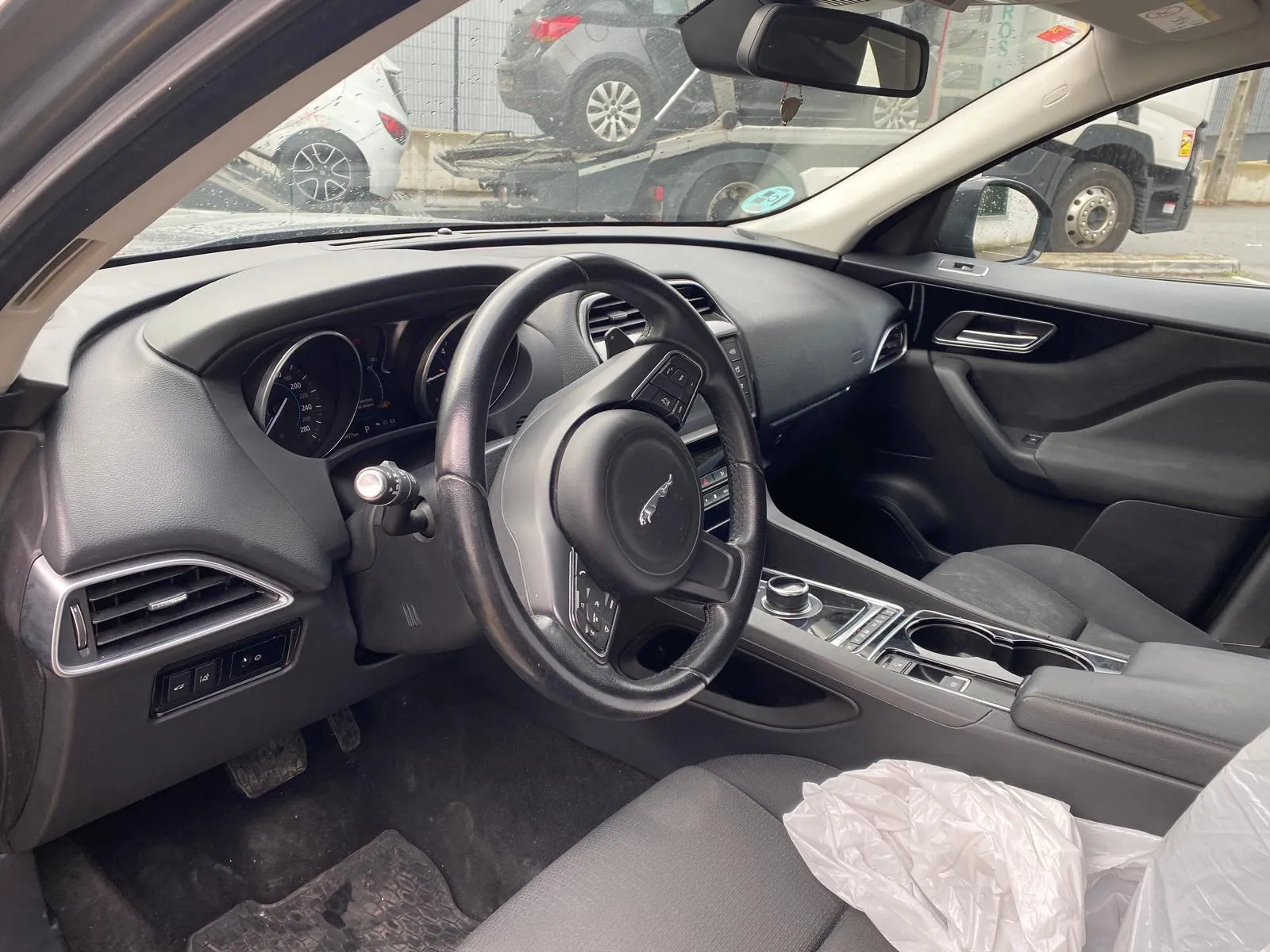 Frente Completa JAGUAR F-Pace (X761) Imagem-1