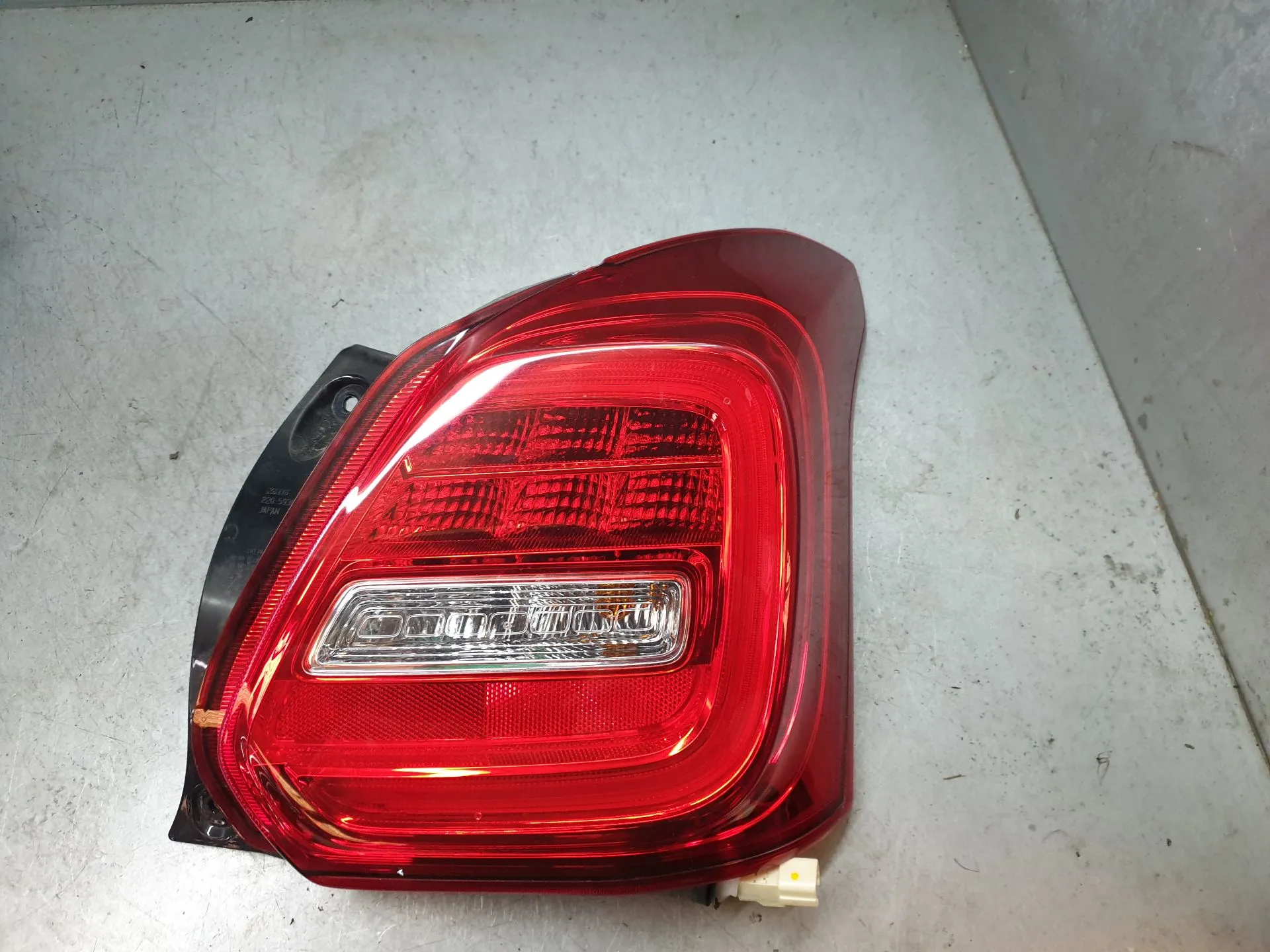Farolim direito SUZUKI Swift V (RZ, AZ)