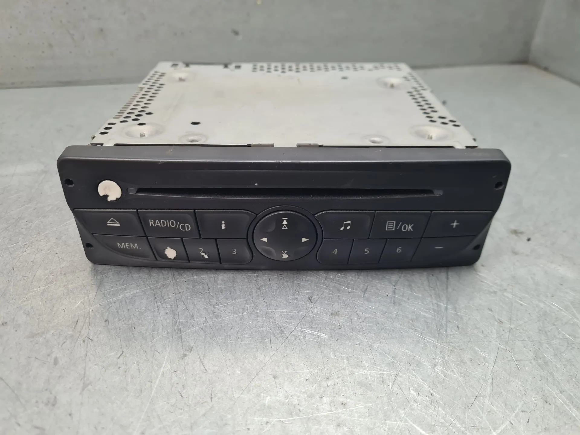Car radio RENAULT Trafic II (FL)