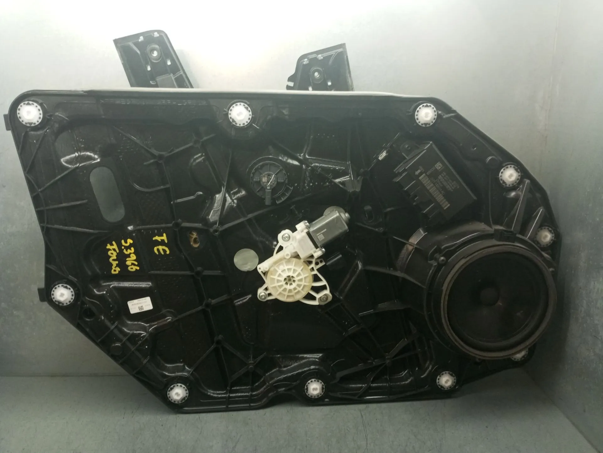 Left front window regulator FORD Focus IV