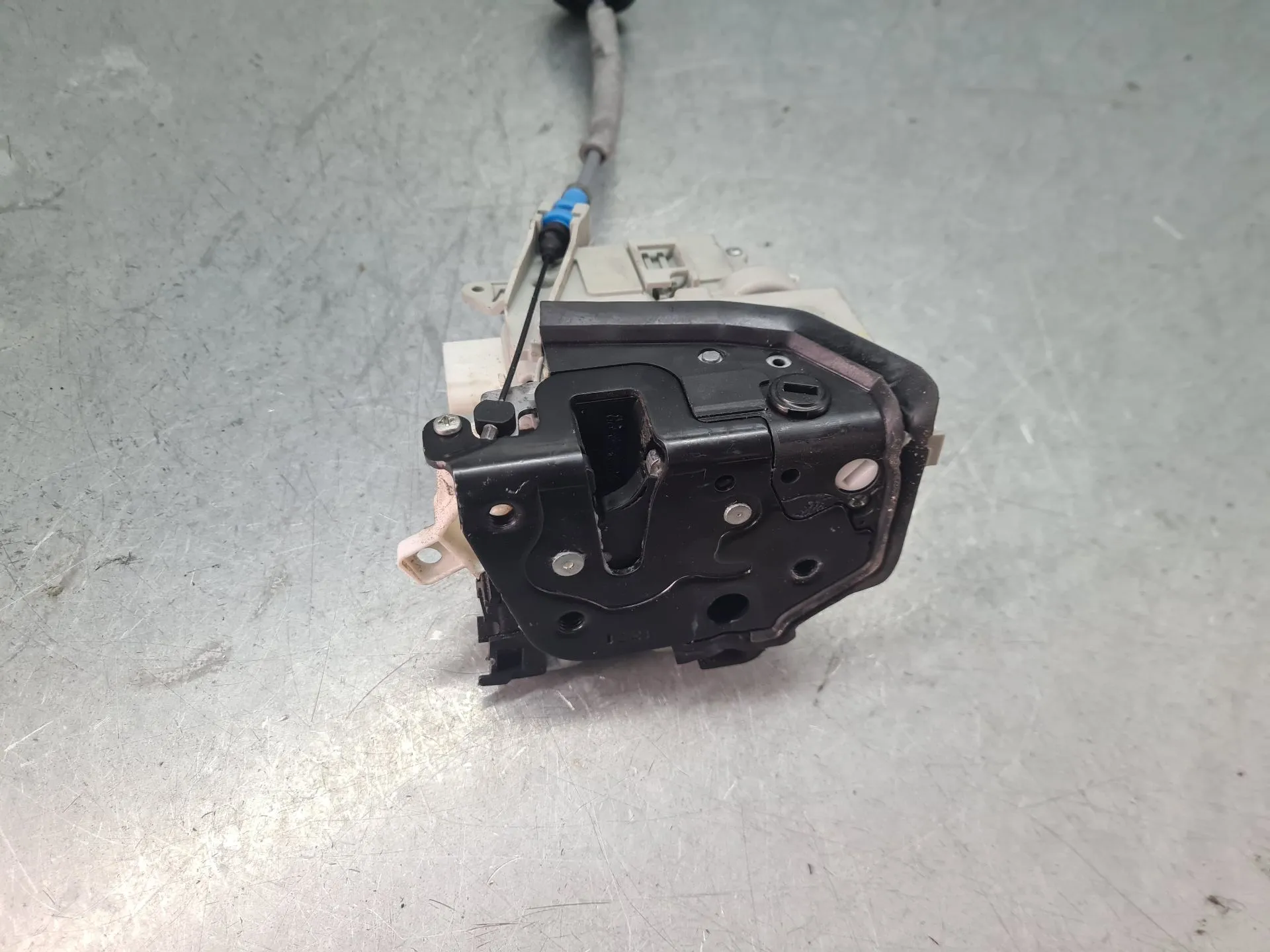 Fechadura / fecho porta trás direito AUDI A3 Sportback (8VA, 8VF) Imagem-1