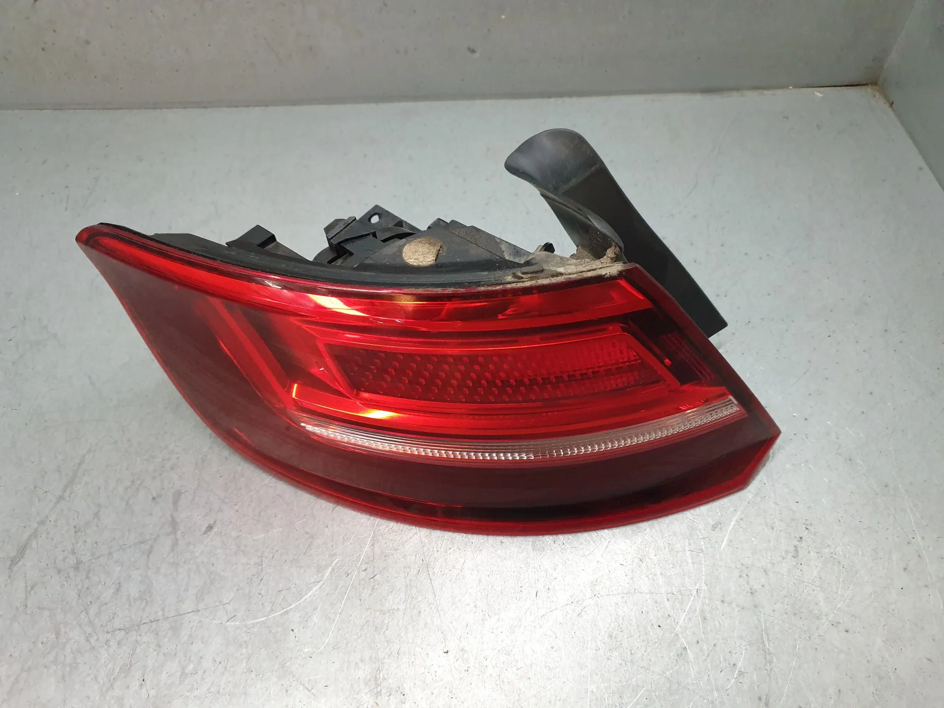 Feu arrière Gauche AUDI A3 Sportback (8VA, 8VF) Imagem-1