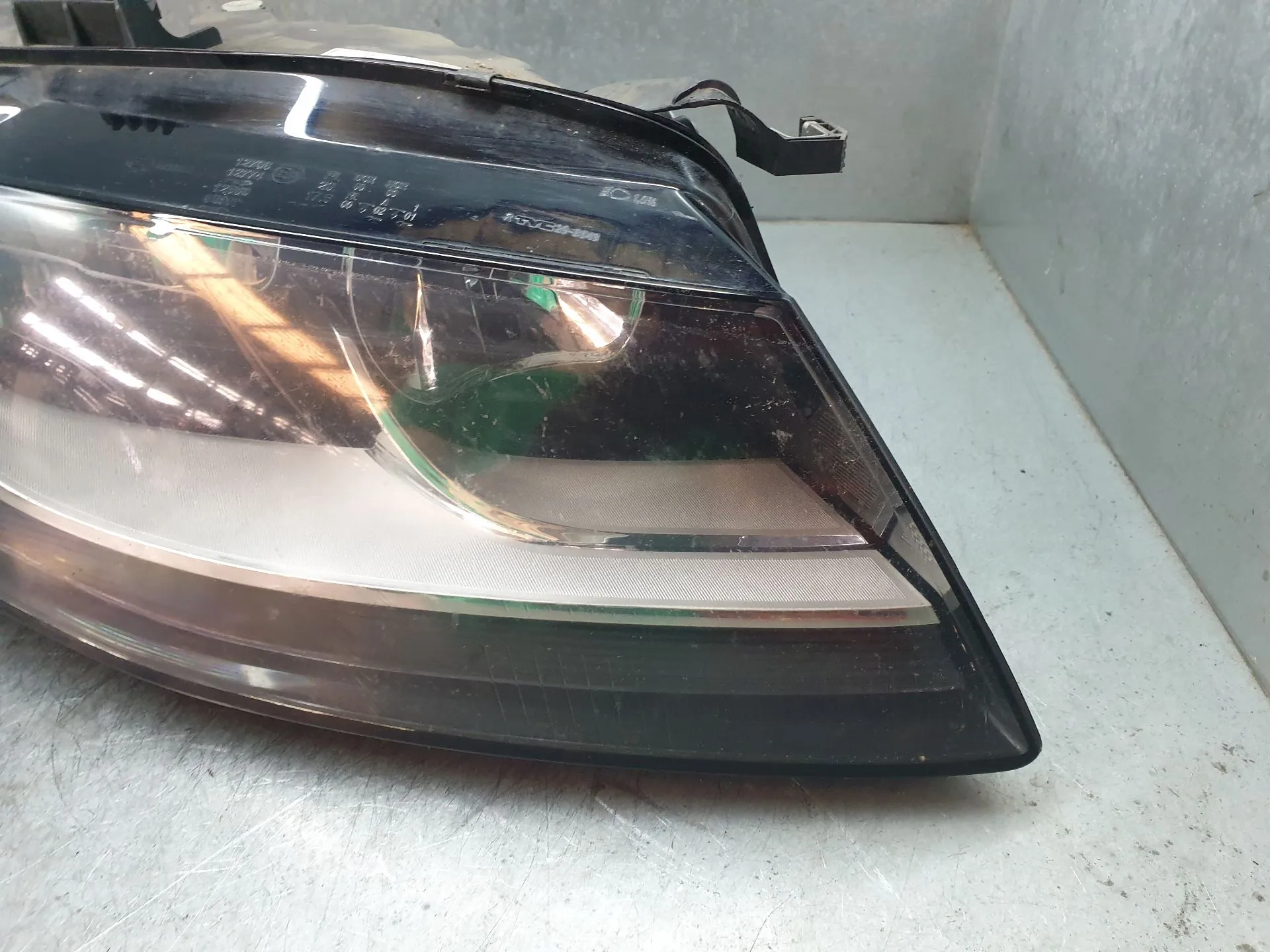 Right Headlight AUDI A4 Avant (8K5, B8) Imagem-1