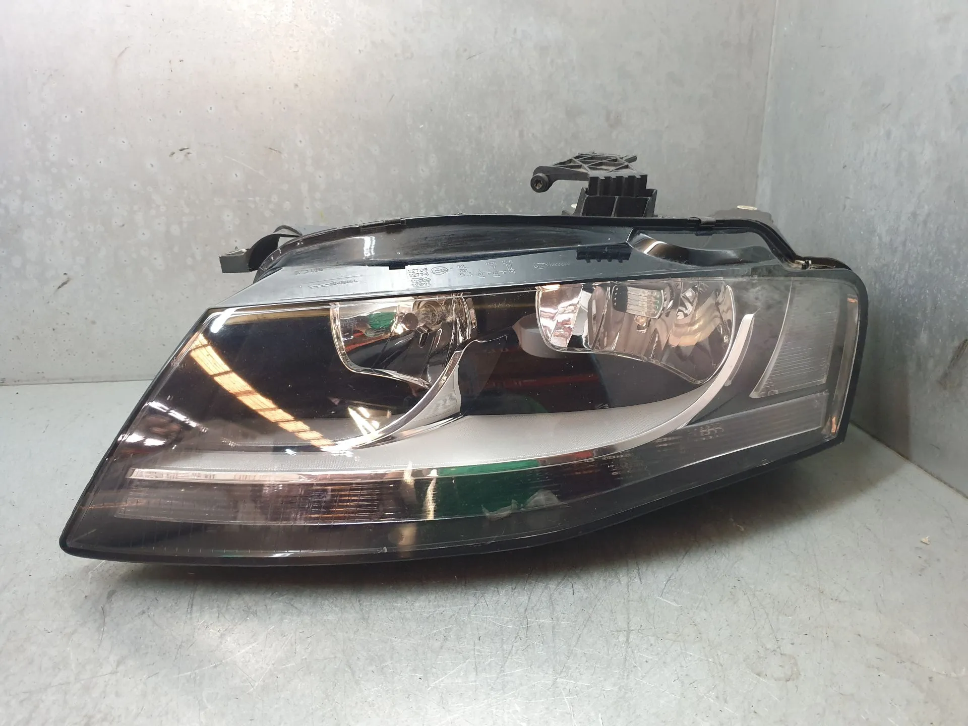 Phare avant gauche AUDI A4 Avant (8K5, B8)