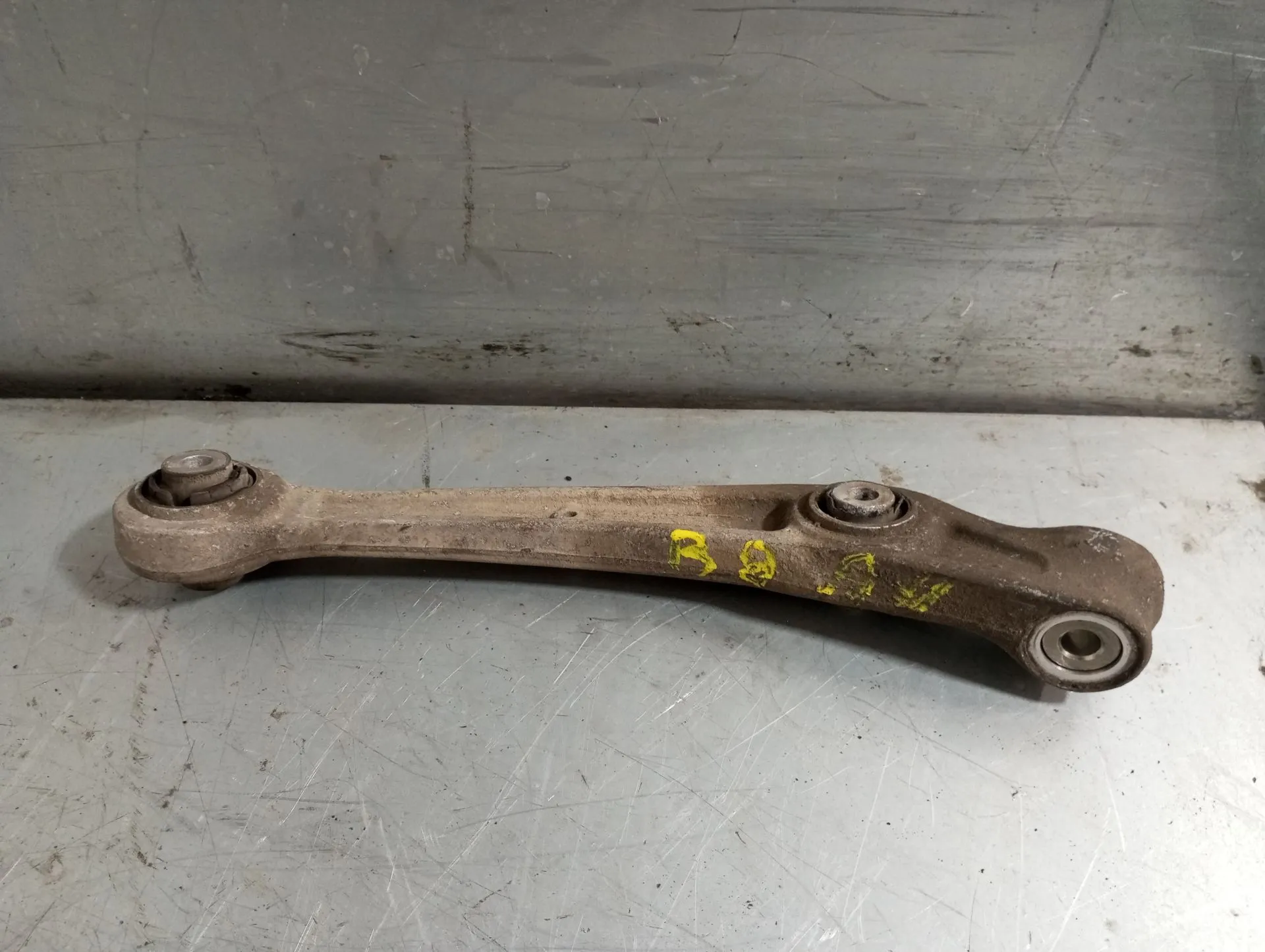 Brazo suspensión delantero izquierdo AUDI A4 Avant (8K5, B8)