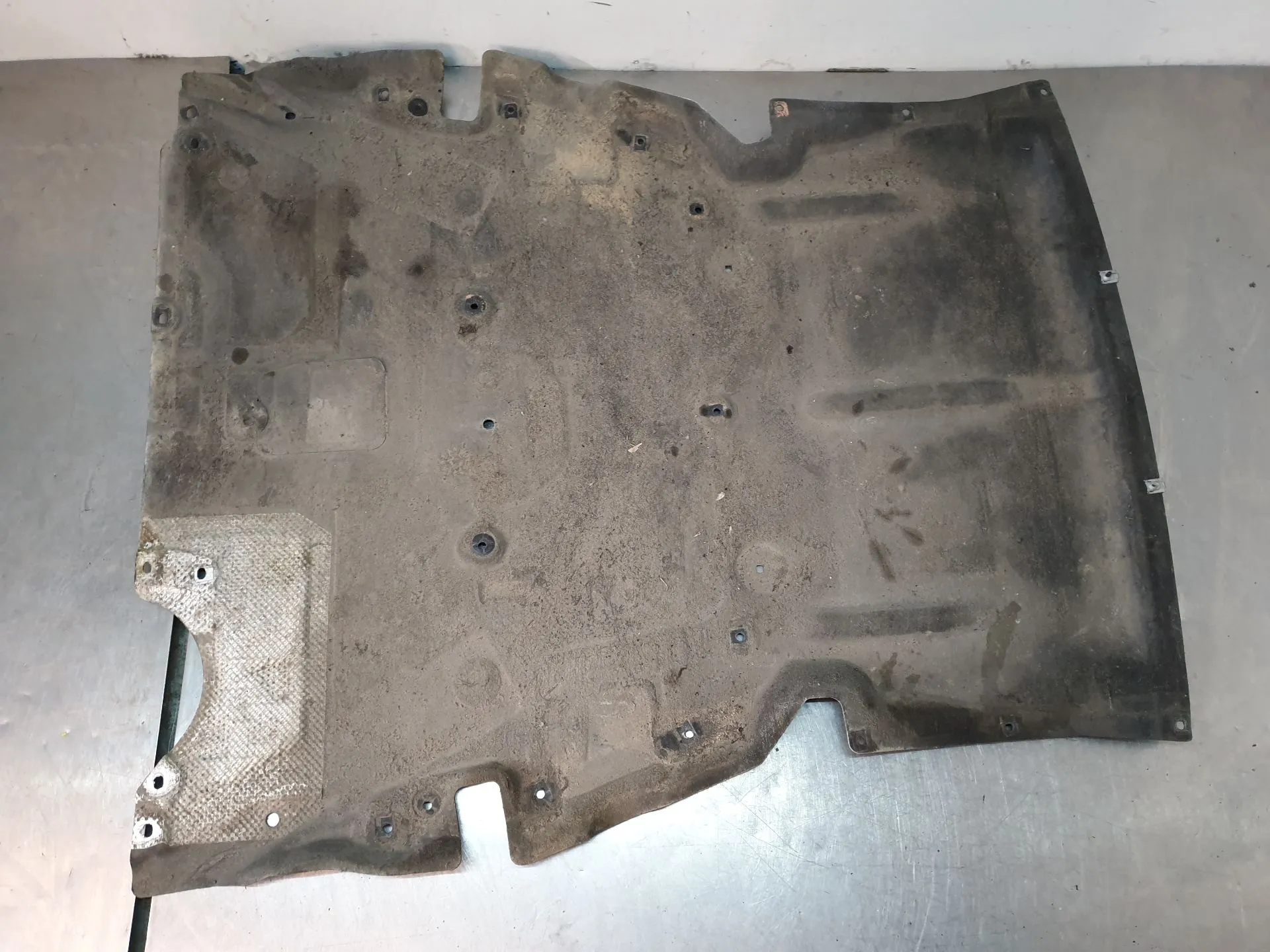 Engine underbody shielding BMW 1 (F20) Imagem-1