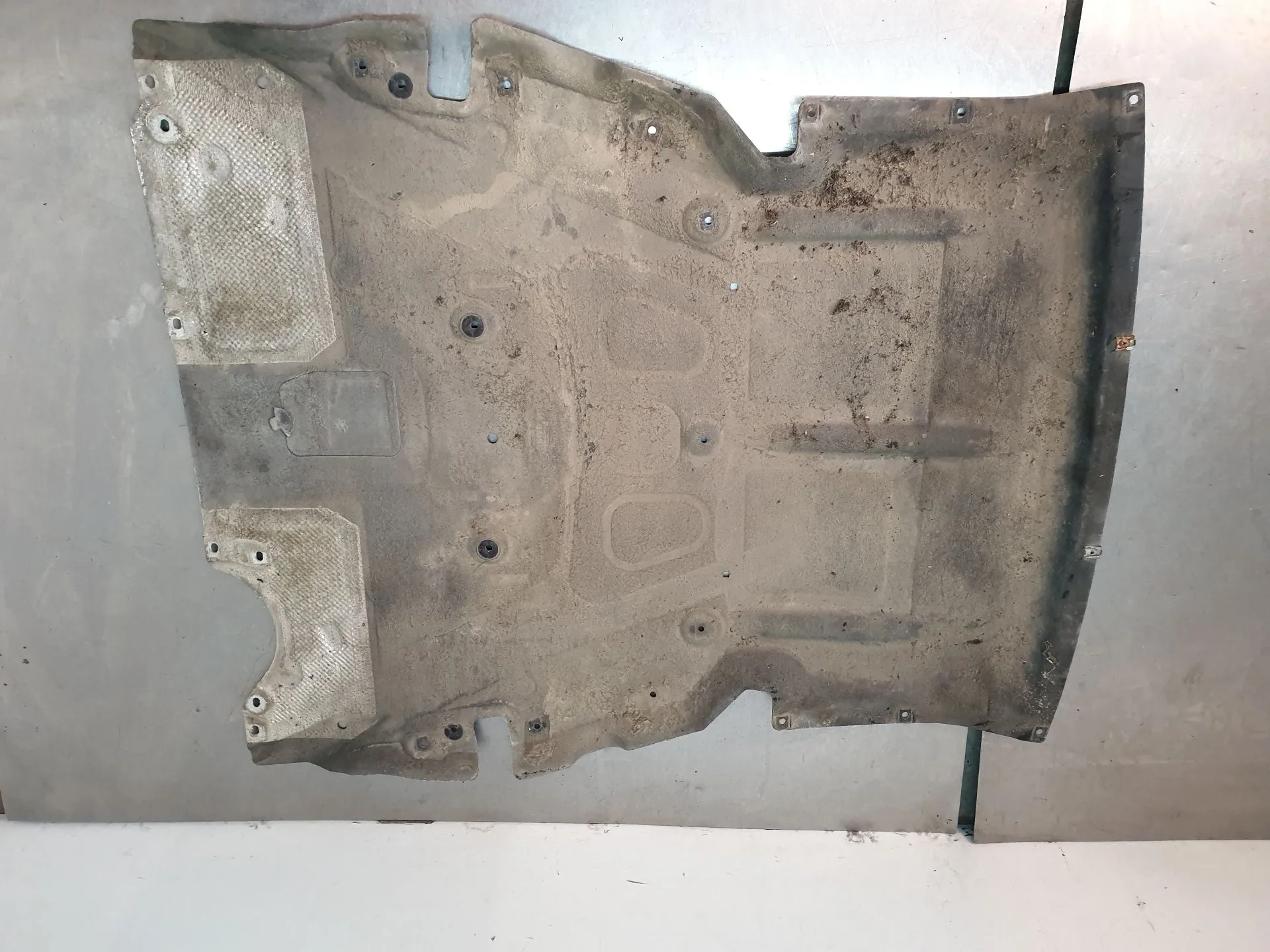 Engine underbody shielding BMW 1 (F21) Imagem-1