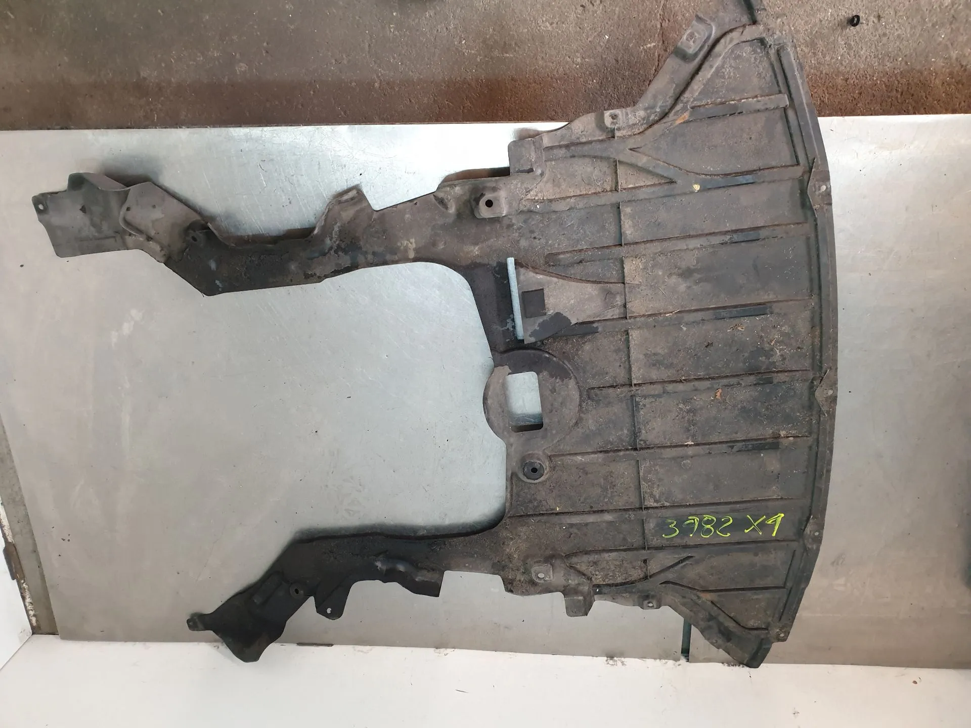 Blindagem inferior do motor BMW X1 (E84)