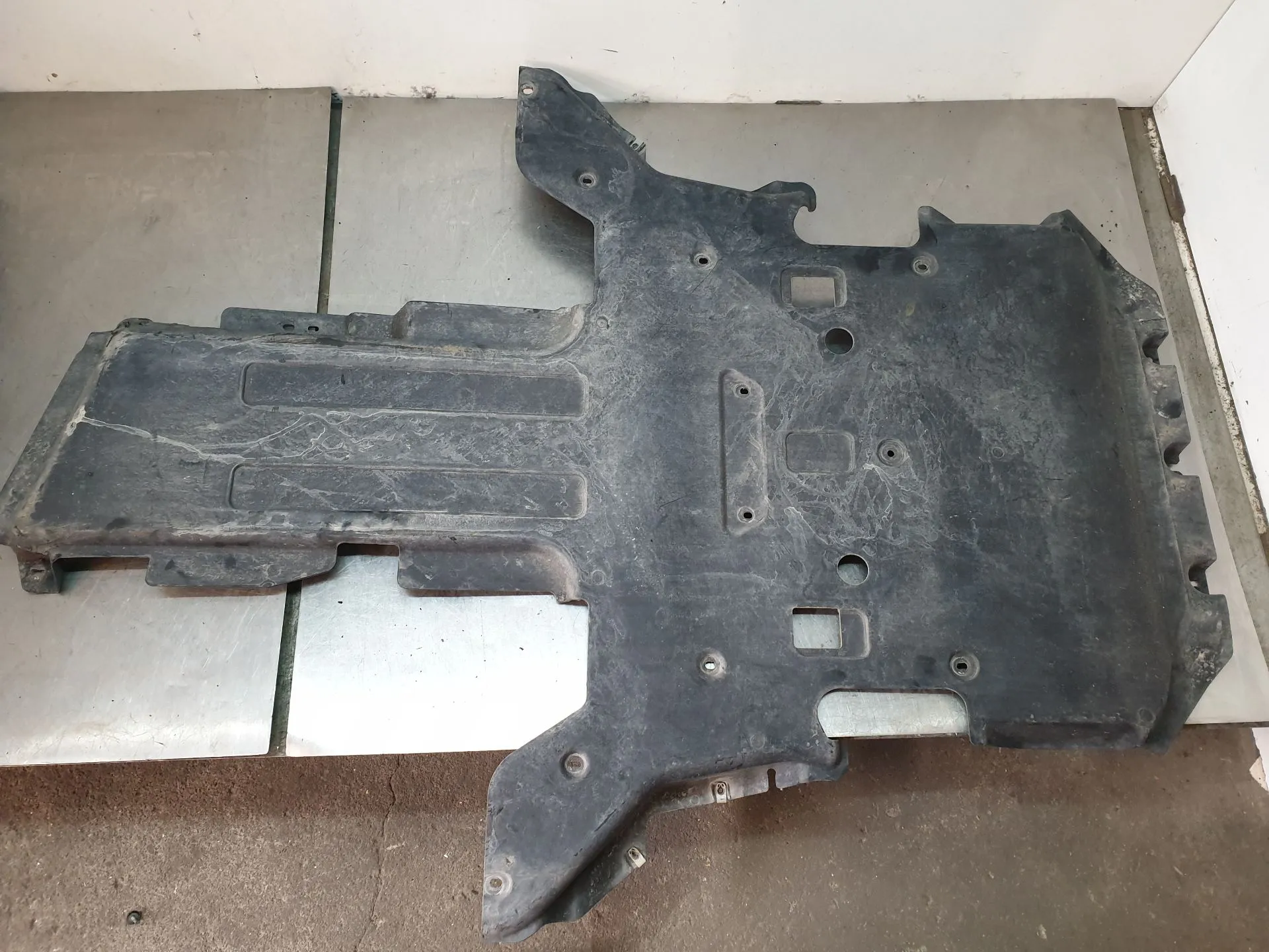 Blindagem inferior do motor JAGUAR F-Pace (X761)
