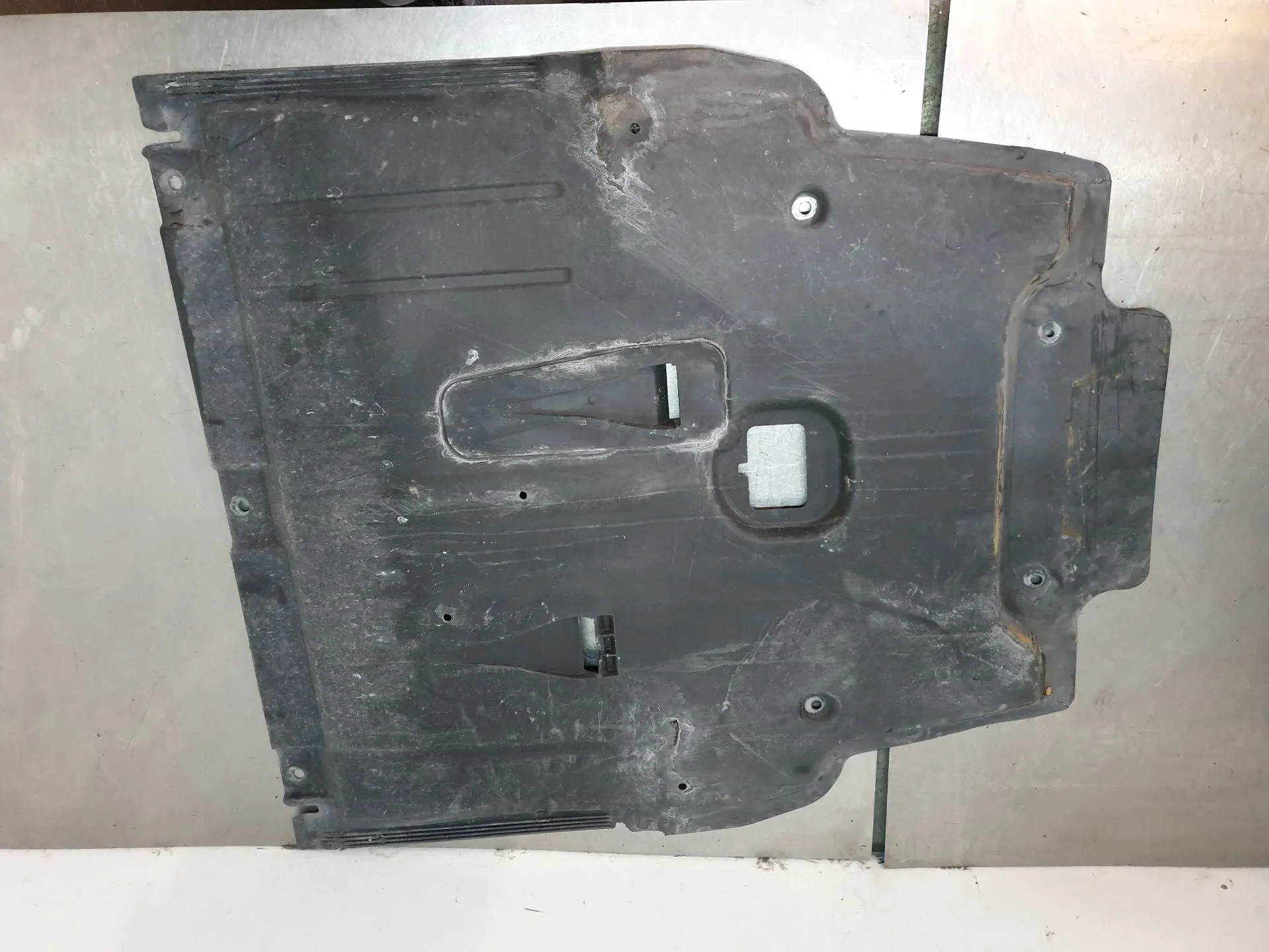 Engine underbody shielding MERCEDES-BENZ Classe A (W176) Imagem-1