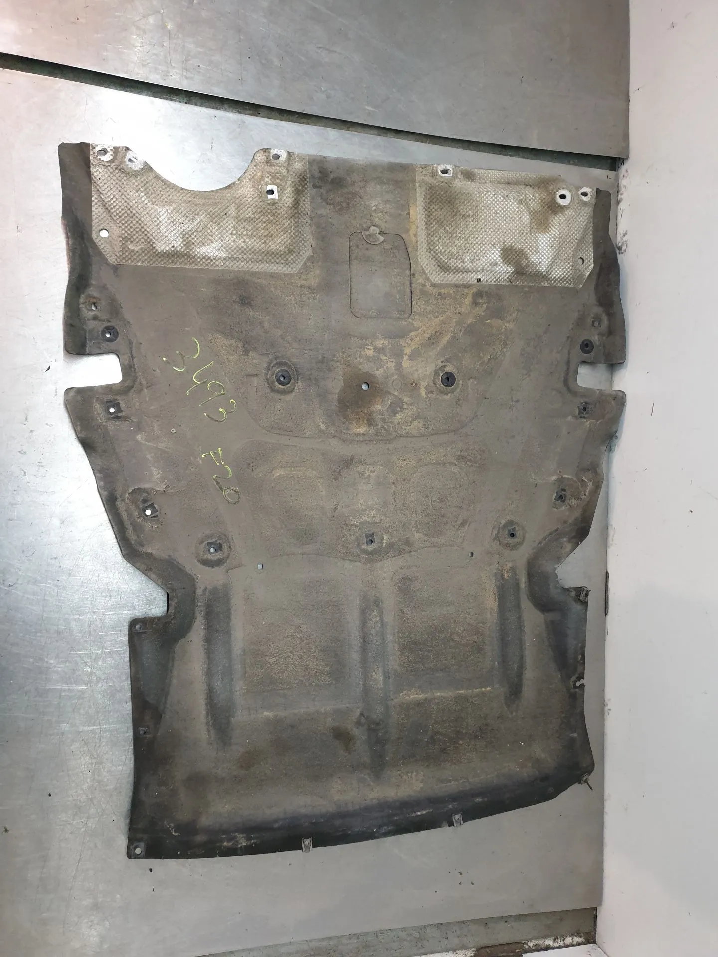 Engine underbody shielding BMW 1 (F20) Imagem-1