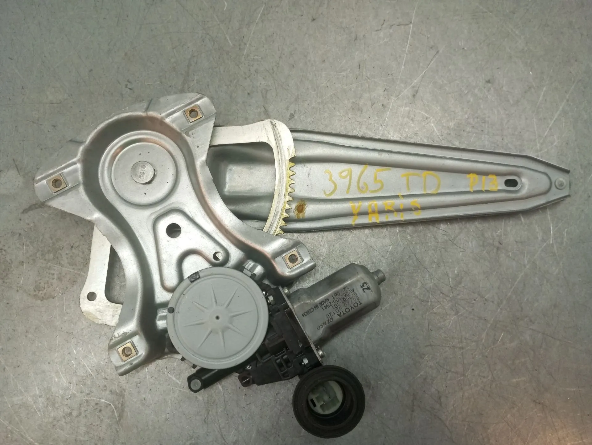 Elevador vidros trás direito TOYOTA Yaris (_P13_)