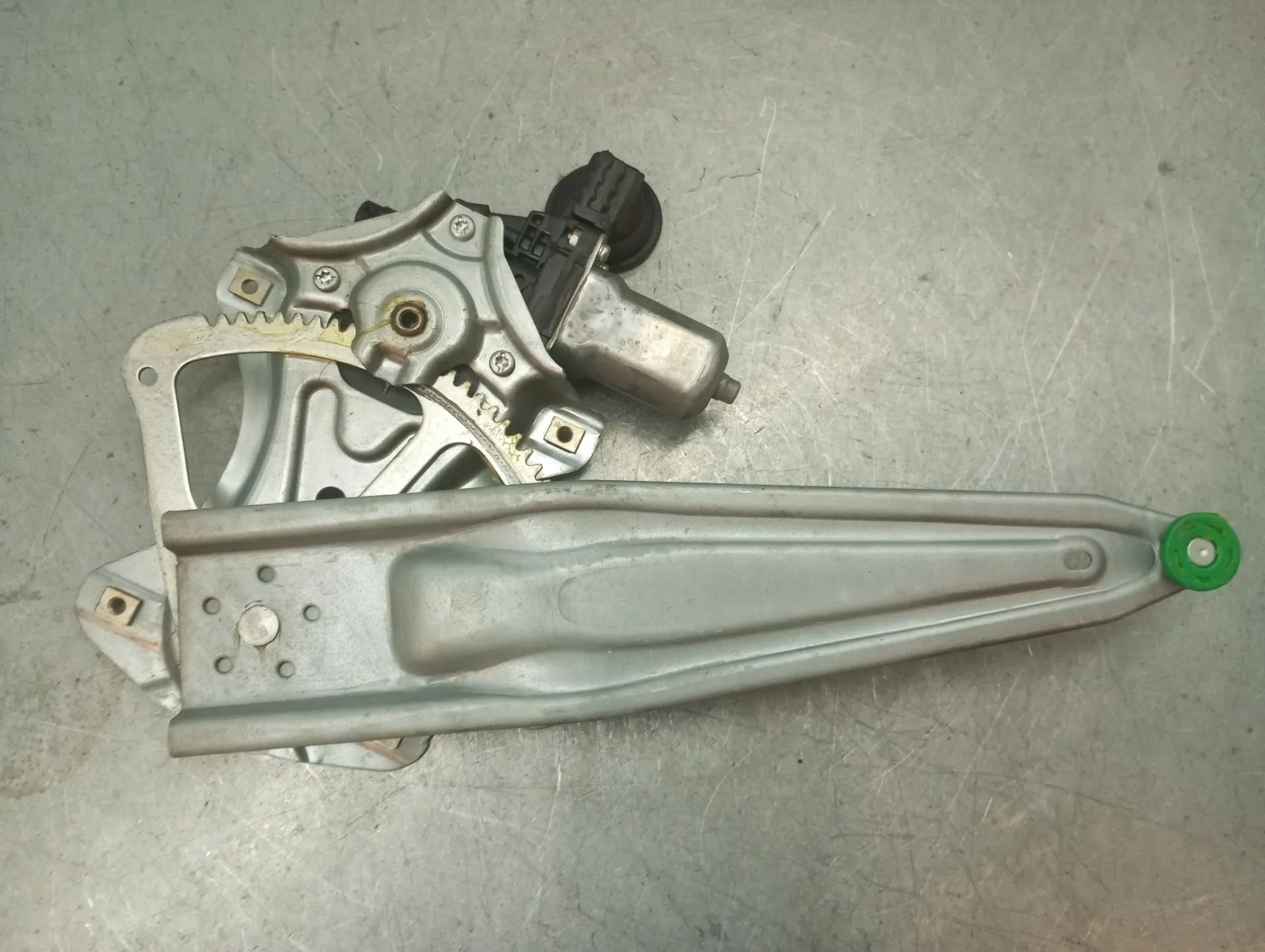 Elevador vidros trás direito TOYOTA Yaris (_P13_) Imagem-1