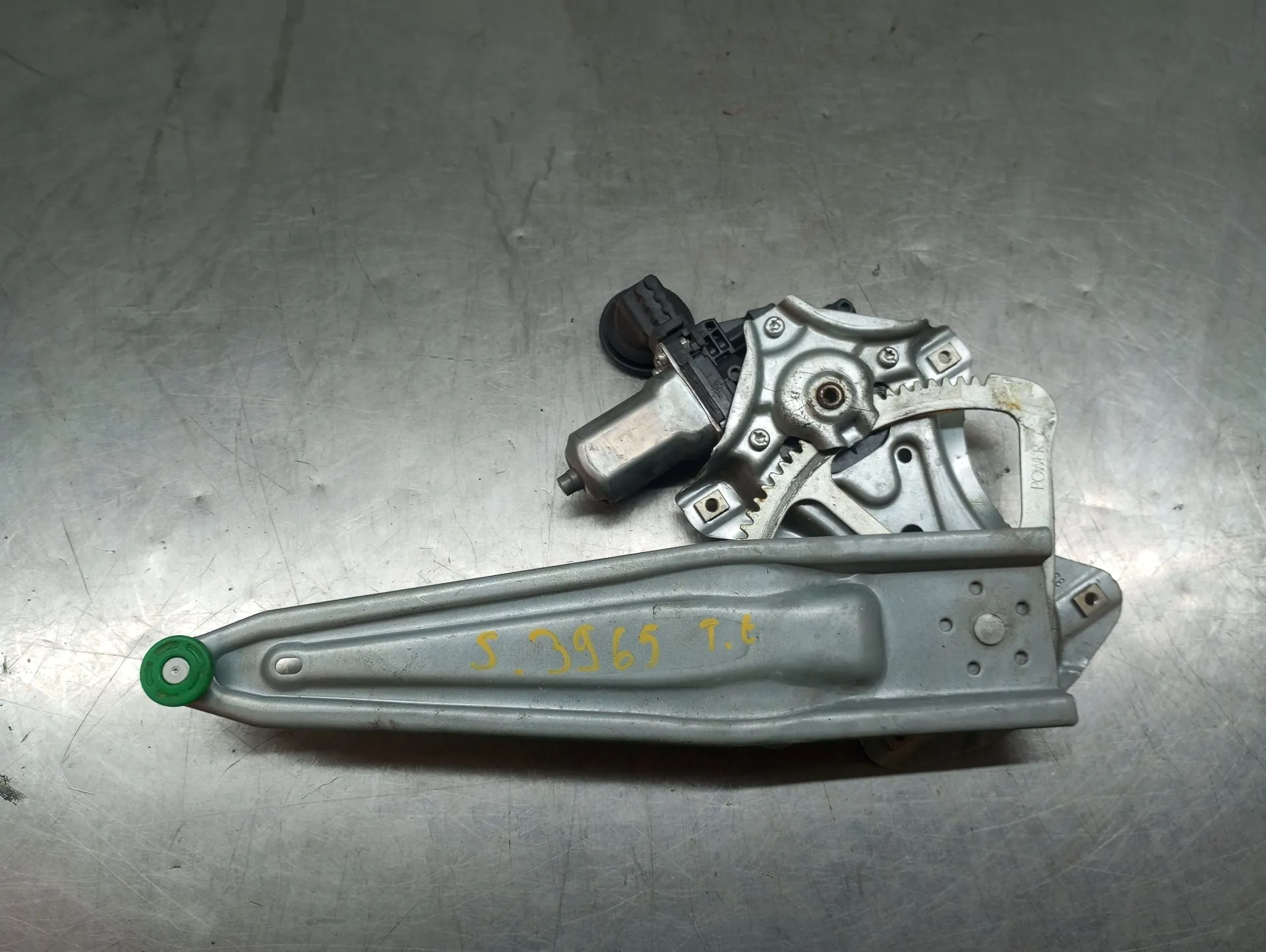 Elevador vidros trás esquerdo TOYOTA Yaris (_P13_)