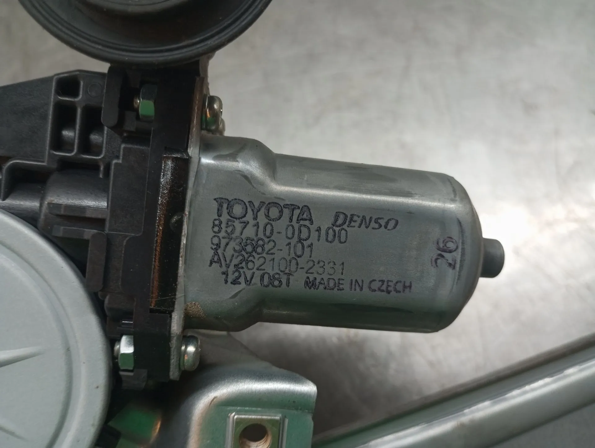 Elevador vidros trás esquerdo TOYOTA Yaris (_P13_) Imagem-2