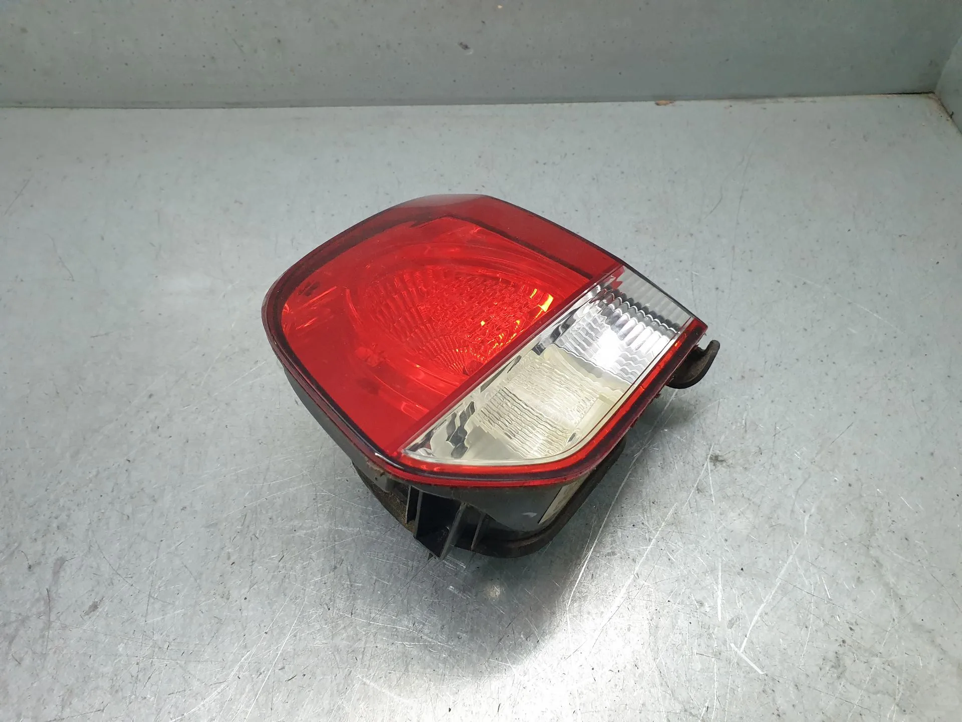 Feu de coffre Droite VOLKSWAGEN Golf VI (5K1) Imagem-1