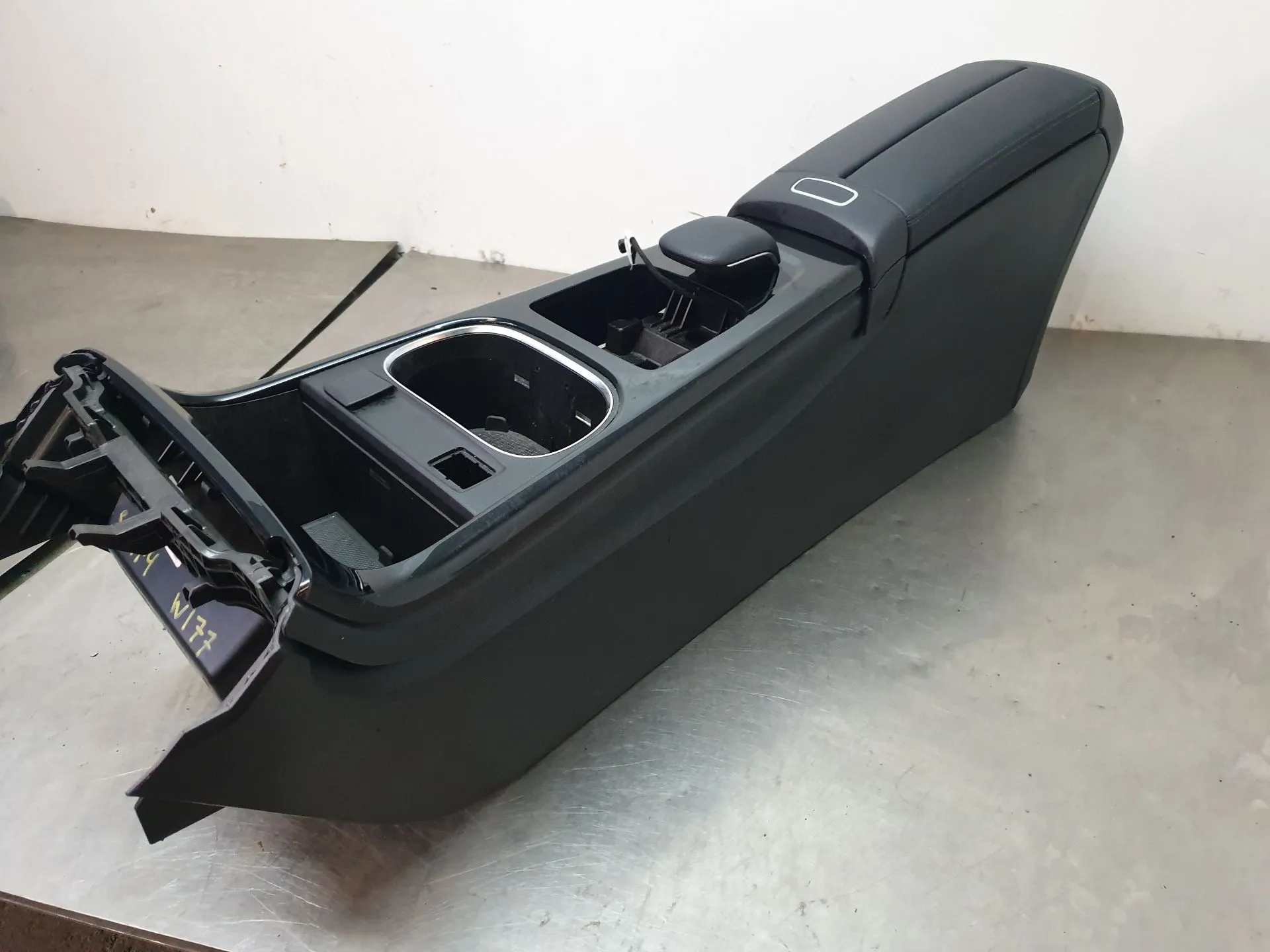 Armrest MERCEDES-BENZ Classe A (W177)