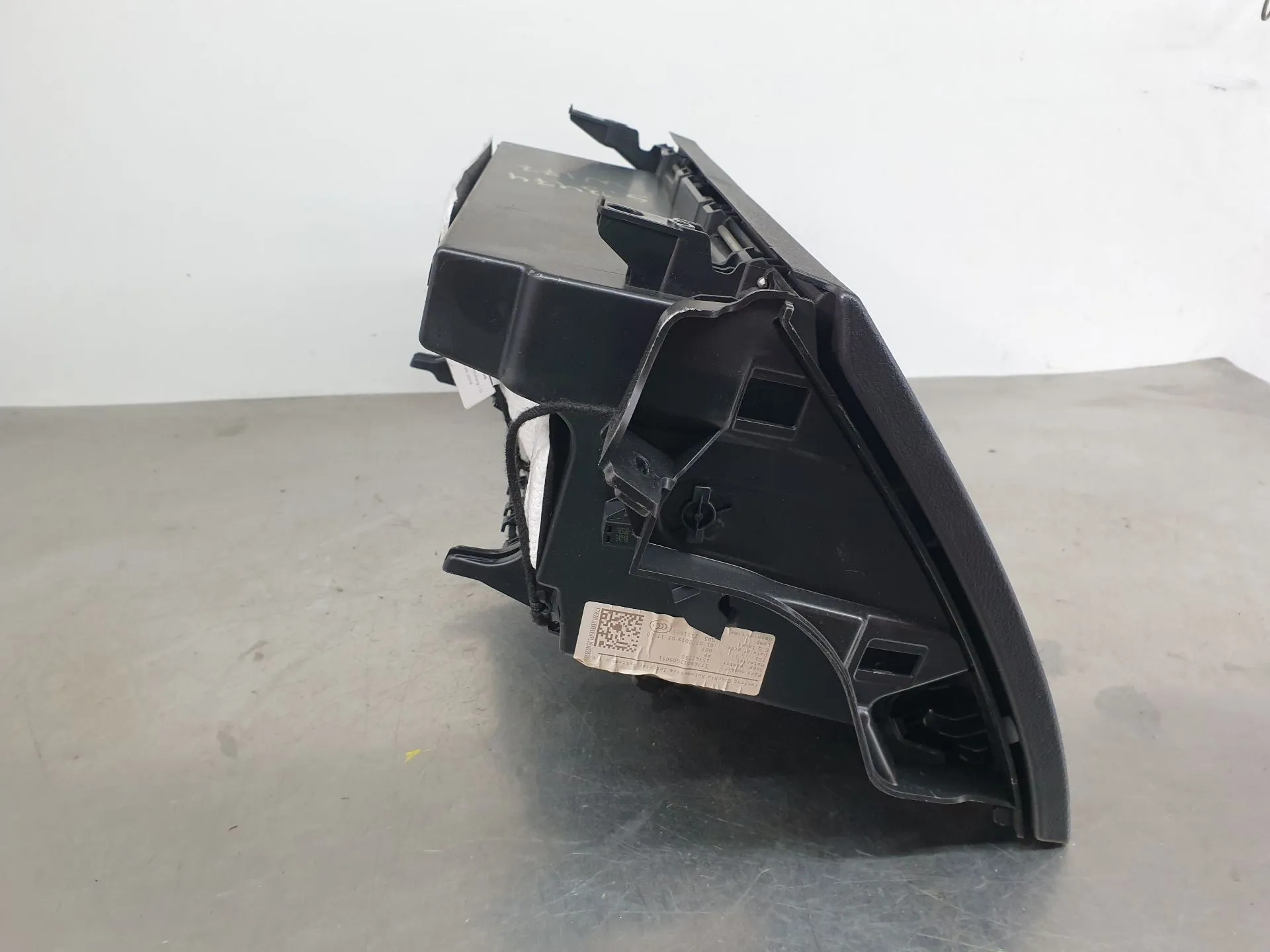 Glove Box / Compartment MERCEDES-BENZ Classe A (W177) Imagem-1