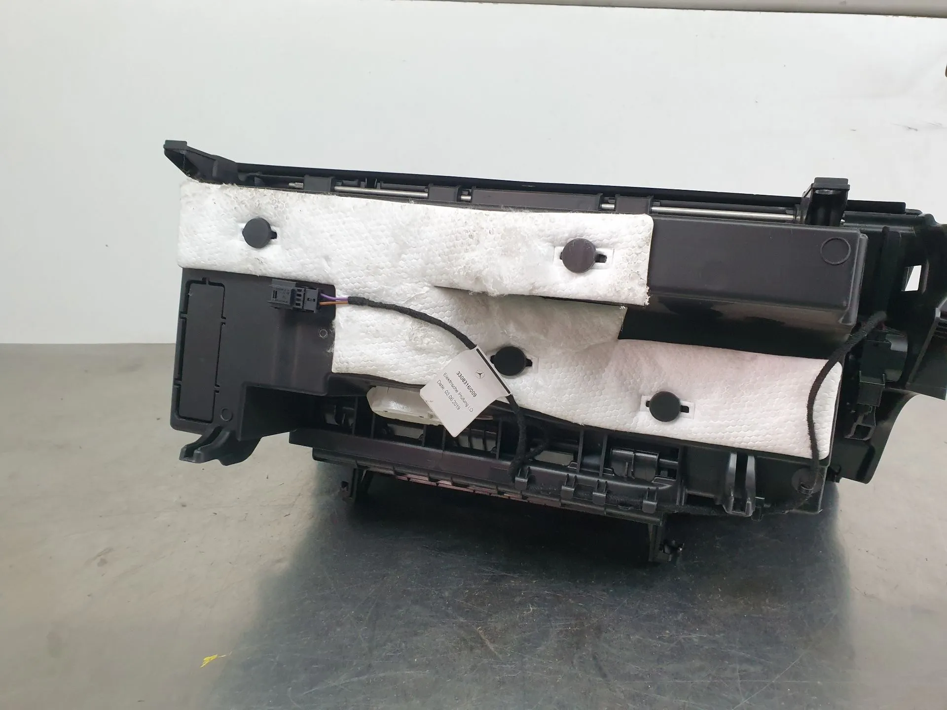 Glove Box / Compartment MERCEDES-BENZ Classe A (W177) Imagem-3