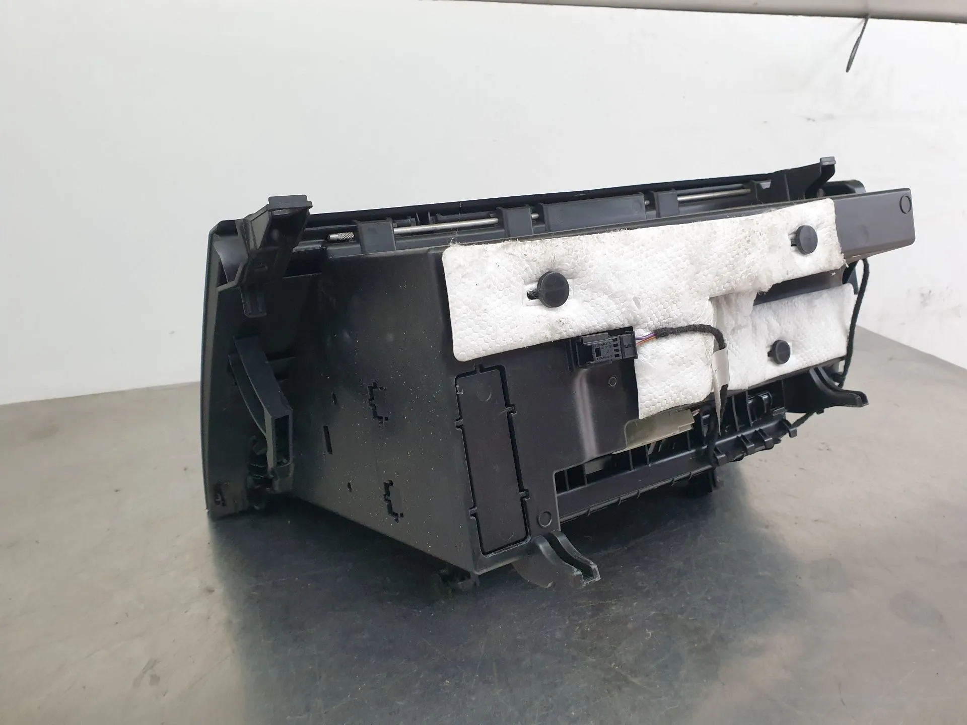 Glove Box / Compartment MERCEDES-BENZ Classe A (W177) Imagem-4