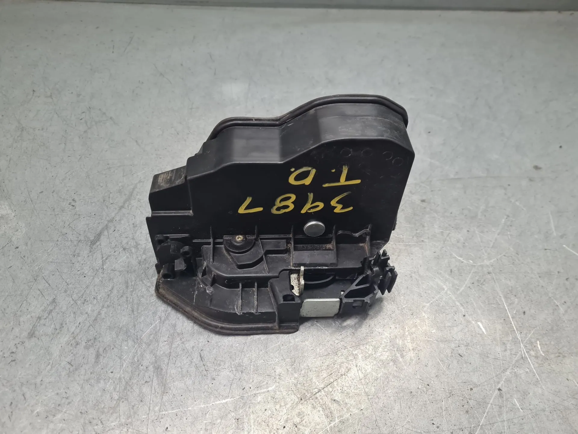 Fechadura / fecho porta trás direito BMW 1 (F20)