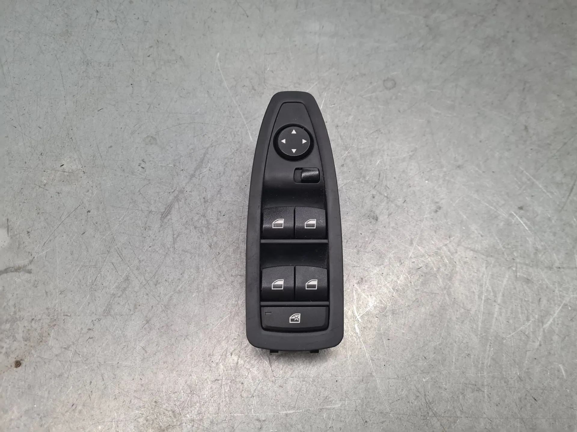 Left Front window control BMW 1 (F20)