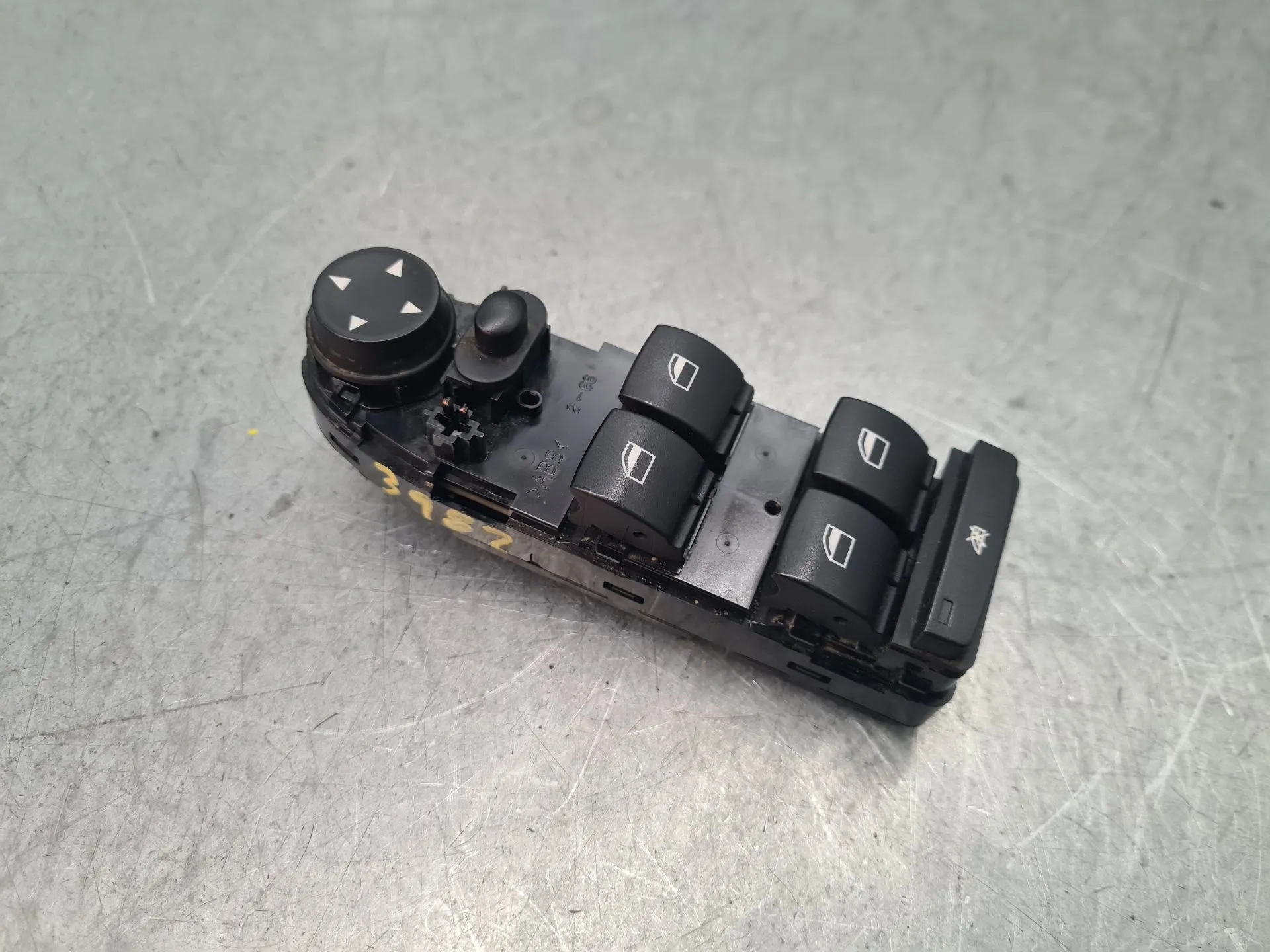 Left Front window control BMW X1 (E84) Imagem-1