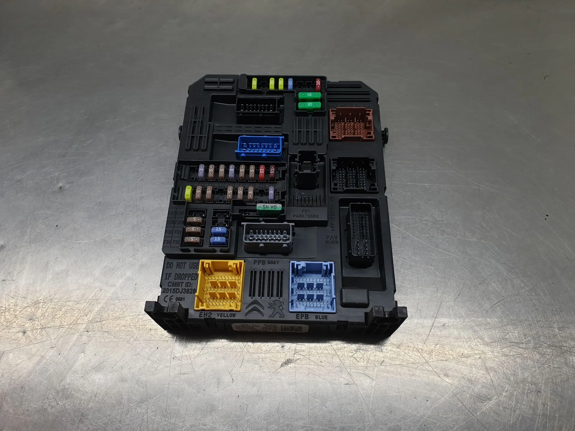 Caja fusibles / SAM / BSI CITROËN C3 III (SX)