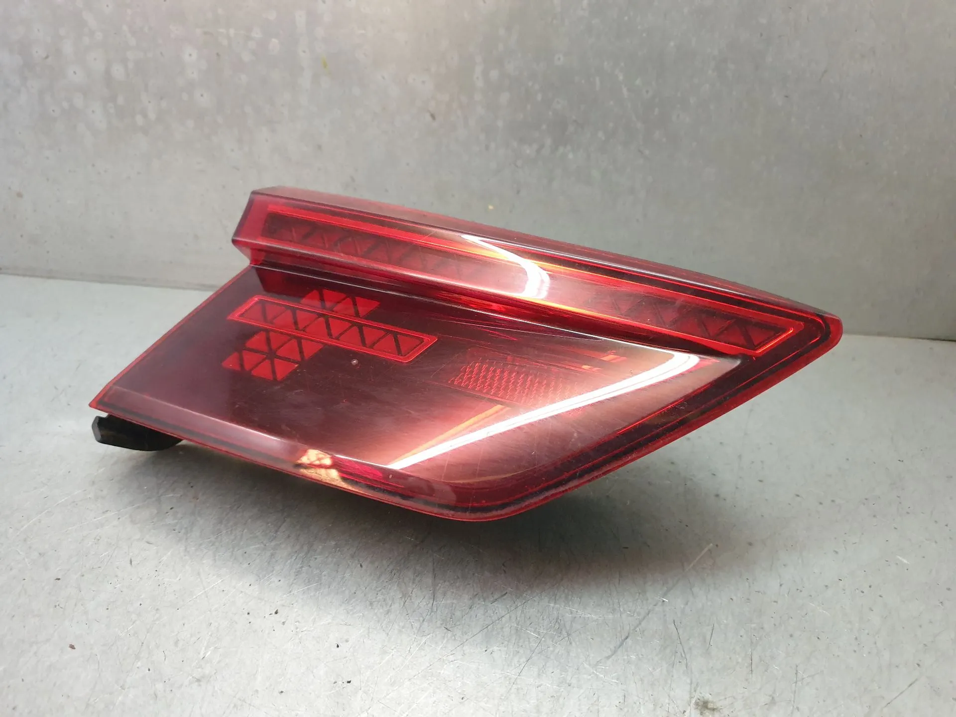 Fanale Sinistro Baule VOLKSWAGEN Tiguan (5N) Imagem-1