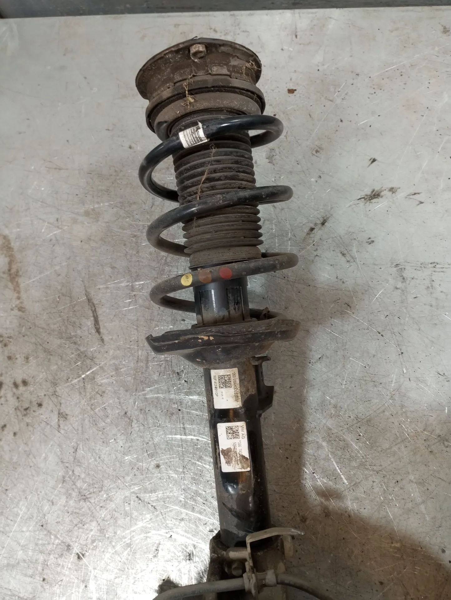 Left Front Shock Absorber VOLKSWAGEN Tiguan (5N)