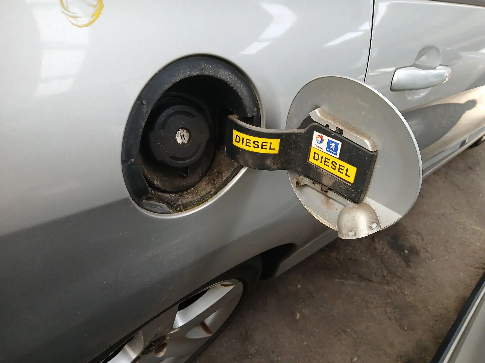 Bouchon/Volet De Trappe De Réservoir à Carburant PEUGEOT 308 SW Imagem-1