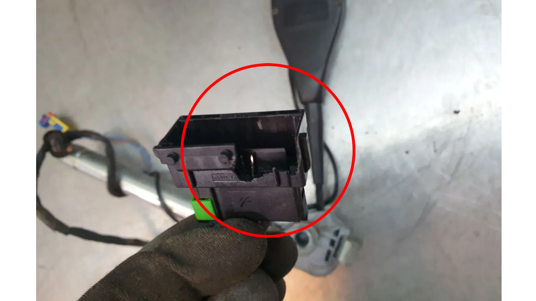 Prétensionneur de ceinture avant gauche RENAULT Kangoo Express (FW0/1_) Imagem-3