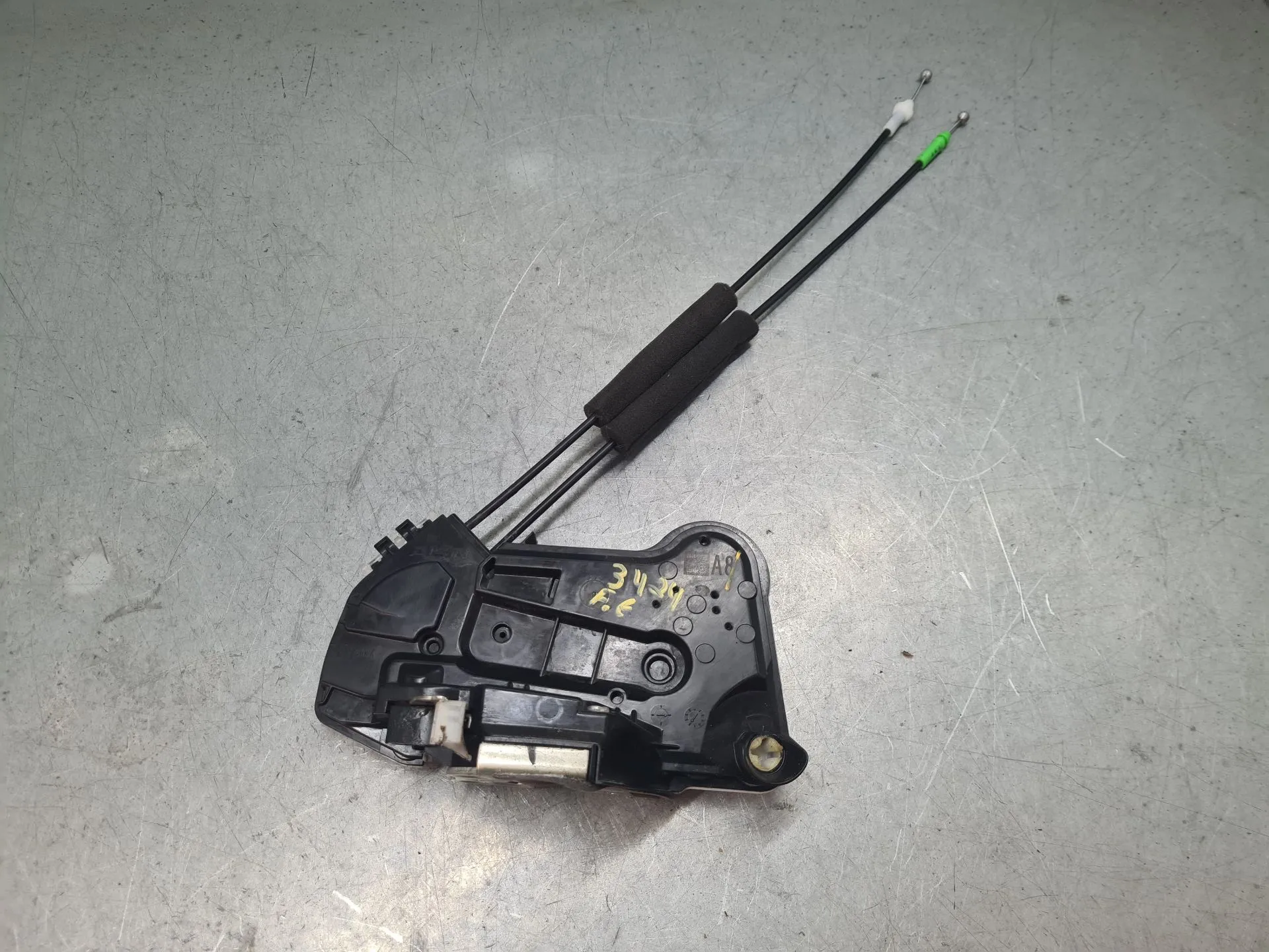 Fechadura / fecho porta frente esquerdo TOYOTA Corolla Touring Sports (_E21_) Imagem-0