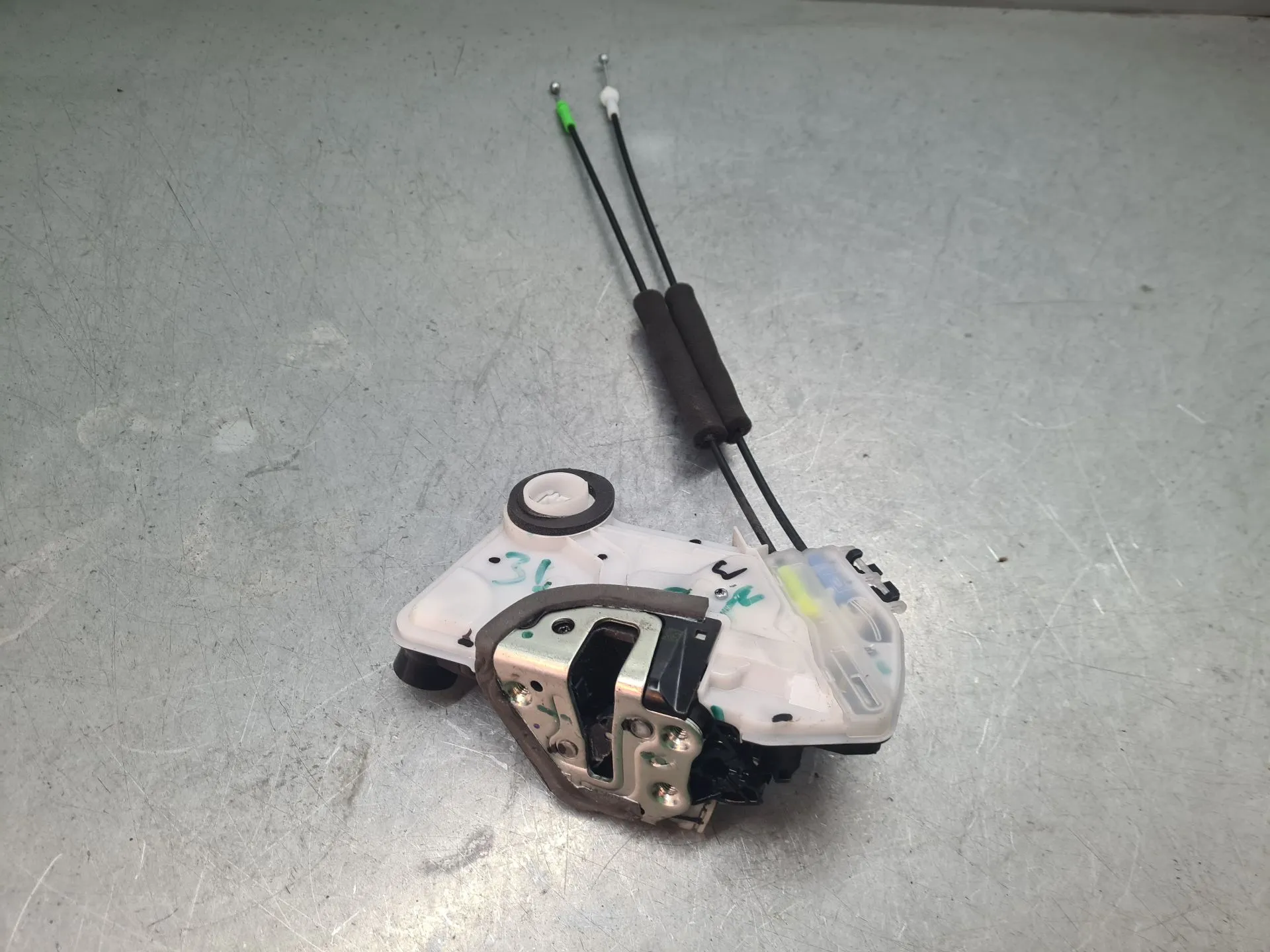 Fechadura / fecho porta frente esquerdo TOYOTA Corolla Touring Sports (_E21_) Imagem-1